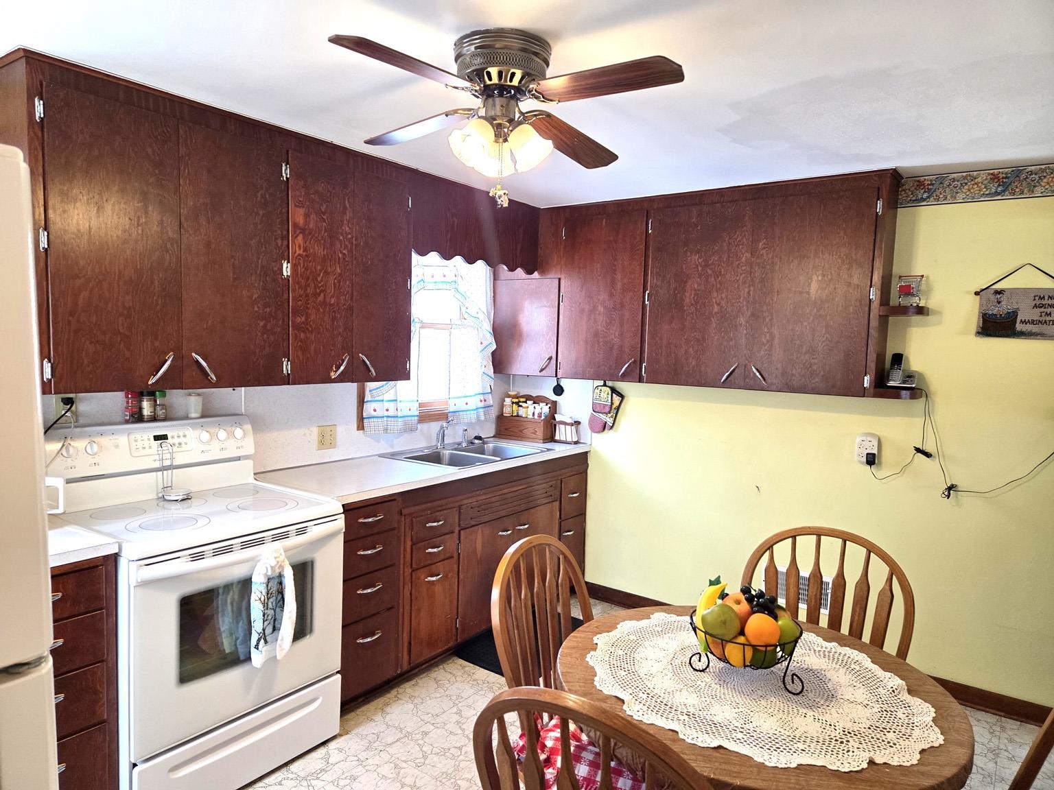 506 S ASH AVENUE, Marshfield, Wisconsin 54449, 1 Bedroom Bedrooms, ,1 BathroomBathrooms,Residential,For Sale,506 S ASH AVENUE,22600605