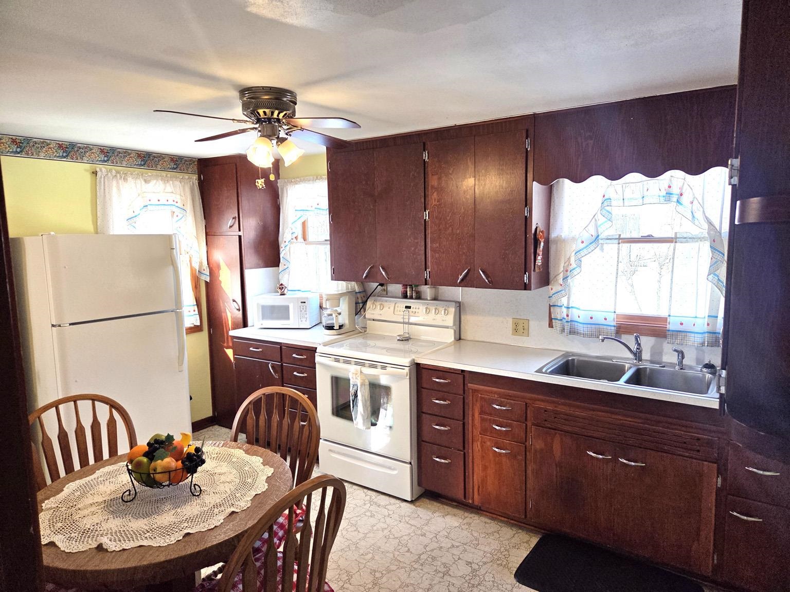 506 S ASH AVENUE, Marshfield, Wisconsin 54449, 1 Bedroom Bedrooms, ,1 BathroomBathrooms,Residential,For Sale,506 S ASH AVENUE,22600605