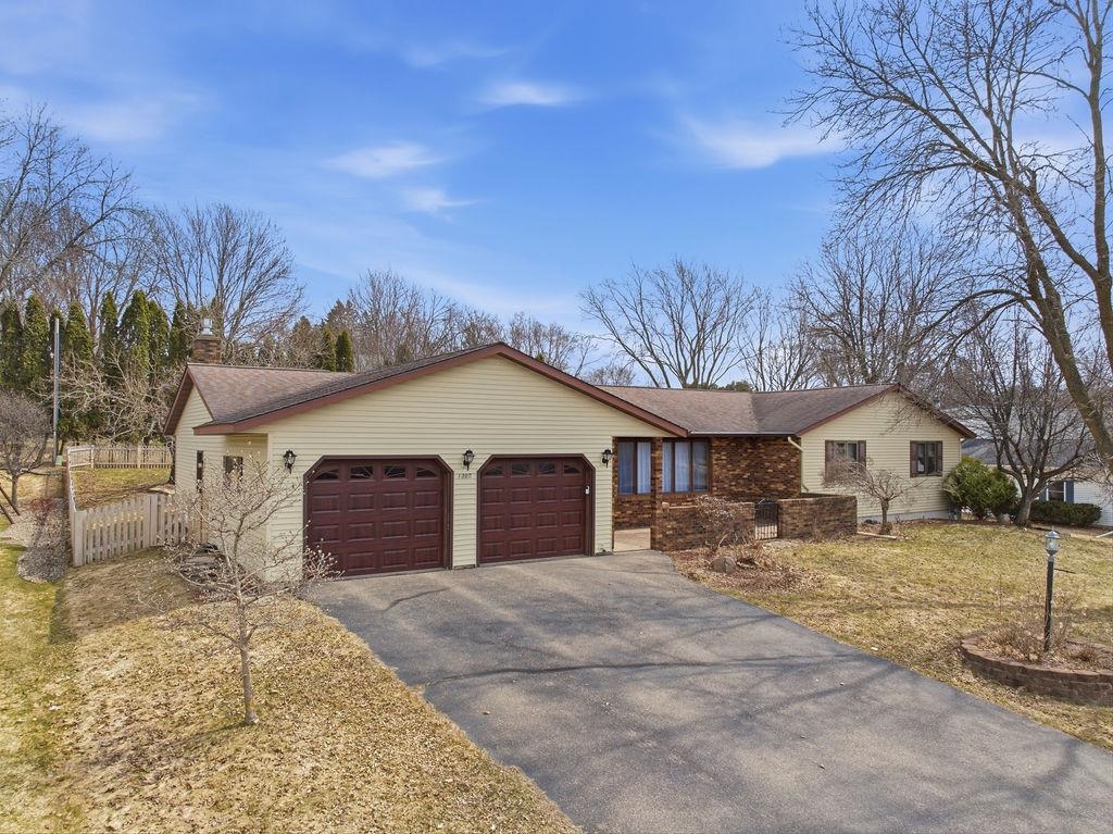 1307 N WOOD AVENUE, Marshfield, Wisconsin 54449, 5 Bedrooms Bedrooms, ,4 BathroomsBathrooms,Residential,For Sale,1307 N WOOD AVENUE,22600612