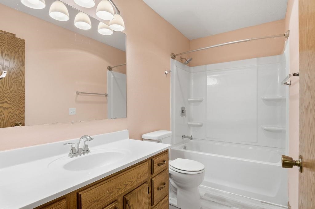 1307 N WOOD AVENUE, Marshfield, Wisconsin 54449, 5 Bedrooms Bedrooms, ,4 BathroomsBathrooms,Residential,For Sale,1307 N WOOD AVENUE,22600612