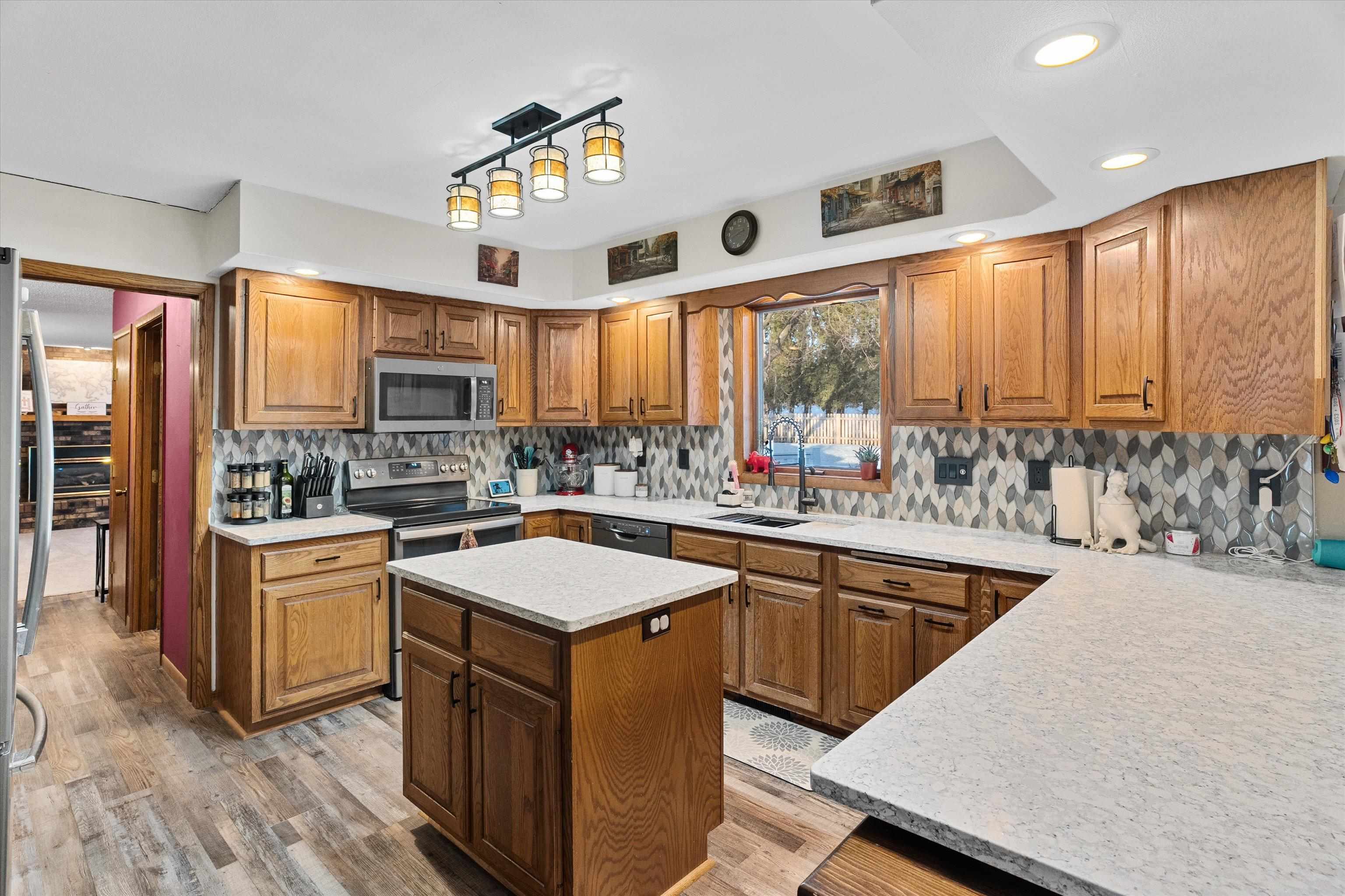 1307 N WOOD AVENUE, Marshfield, Wisconsin 54449, 5 Bedrooms Bedrooms, ,4 BathroomsBathrooms,Residential,For Sale,1307 N WOOD AVENUE,22600612