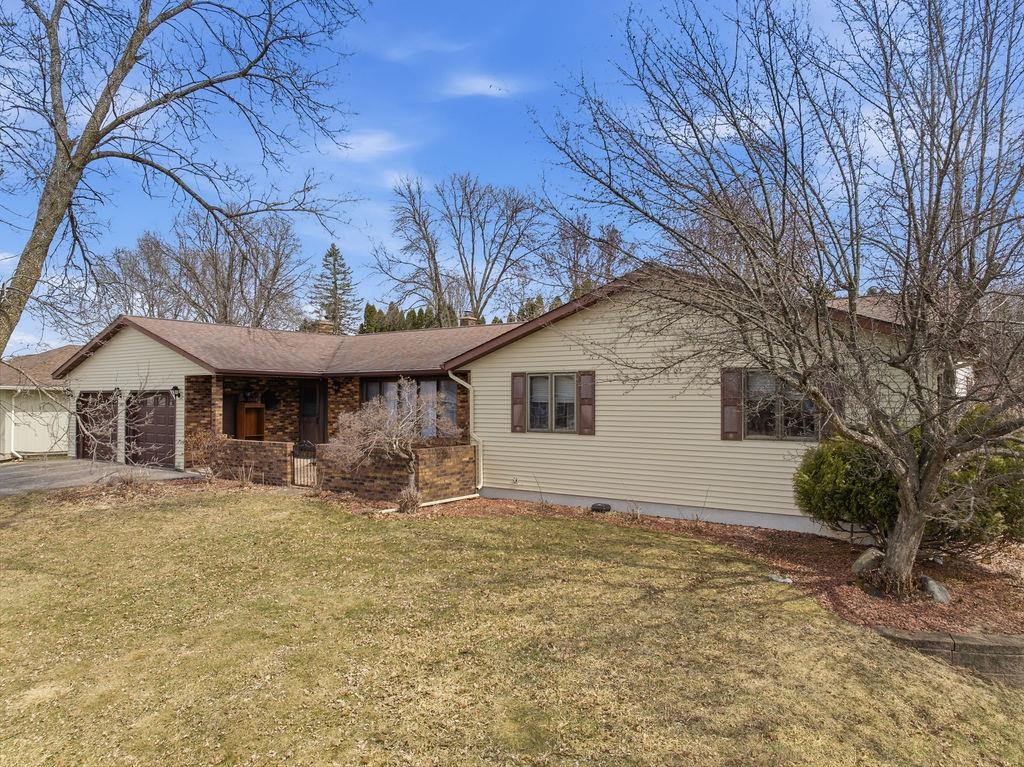 1307 N WOOD AVENUE, Marshfield, Wisconsin 54449, 5 Bedrooms Bedrooms, ,4 BathroomsBathrooms,Residential,For Sale,1307 N WOOD AVENUE,22600612