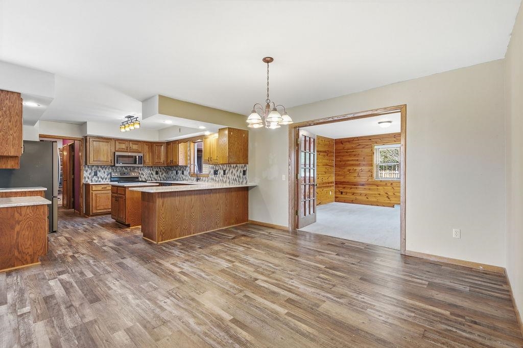 1307 N WOOD AVENUE, Marshfield, Wisconsin 54449, 5 Bedrooms Bedrooms, ,4 BathroomsBathrooms,Residential,For Sale,1307 N WOOD AVENUE,22600612