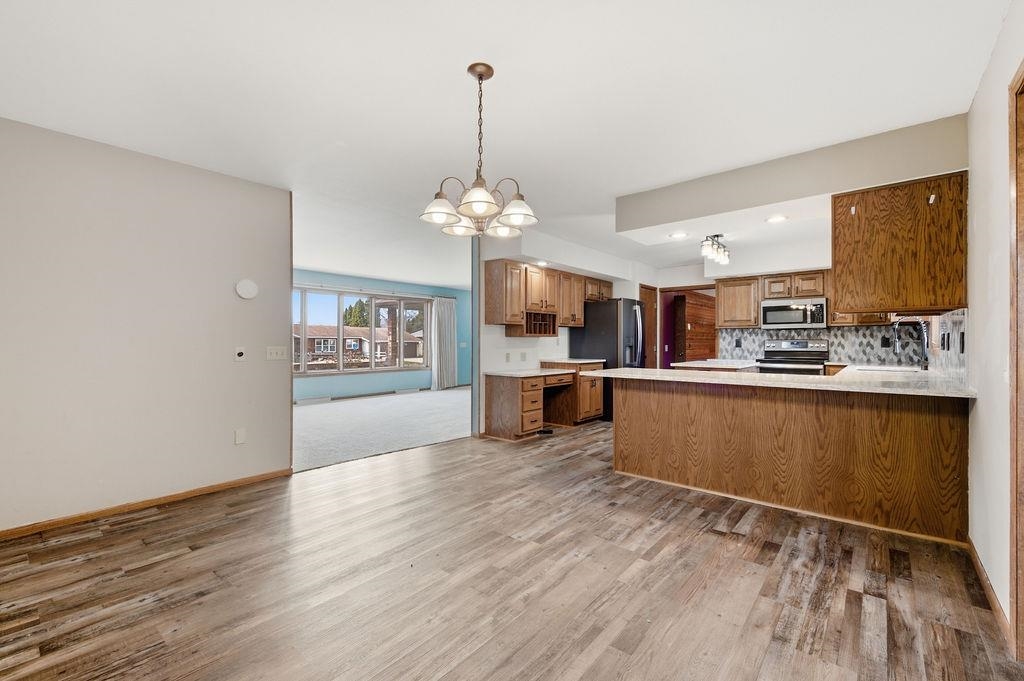 1307 N WOOD AVENUE, Marshfield, Wisconsin 54449, 5 Bedrooms Bedrooms, ,4 BathroomsBathrooms,Residential,For Sale,1307 N WOOD AVENUE,22600612