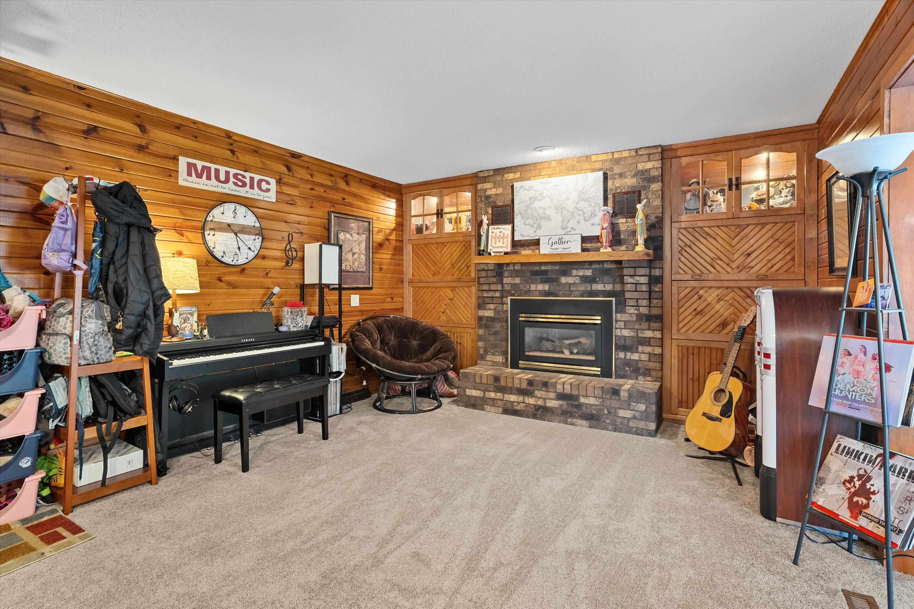 1307 N WOOD AVENUE, Marshfield, Wisconsin 54449, 5 Bedrooms Bedrooms, ,4 BathroomsBathrooms,Residential,For Sale,1307 N WOOD AVENUE,22600612