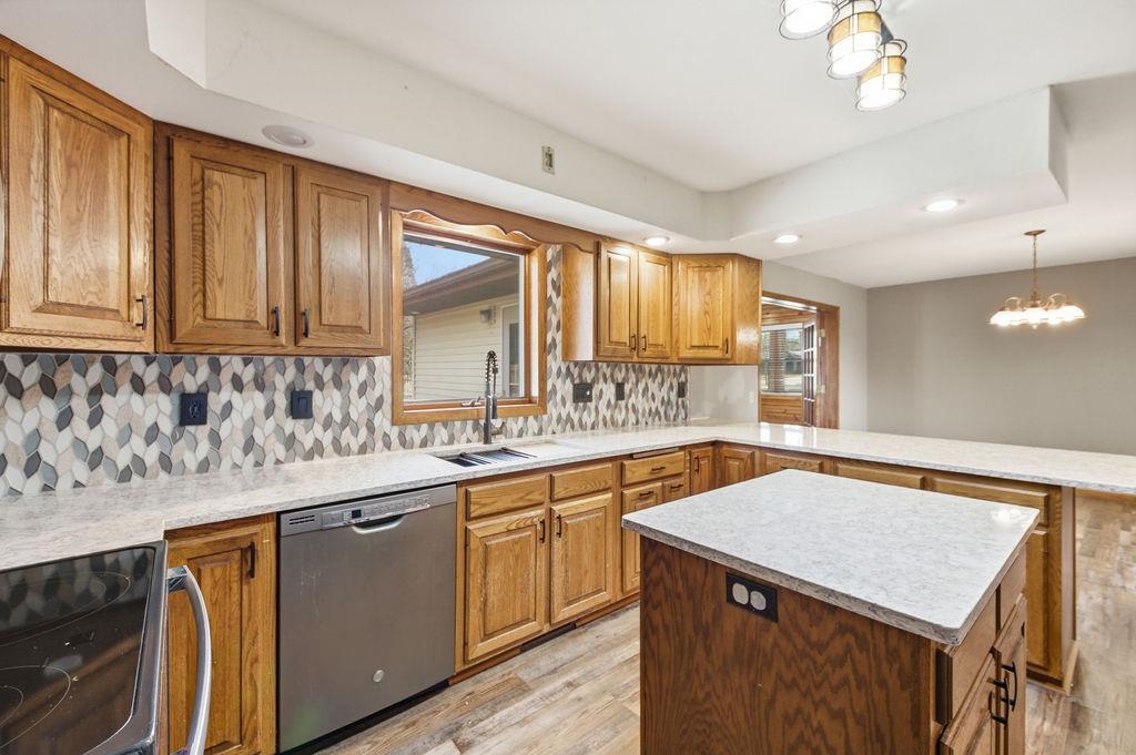 1307 N WOOD AVENUE, Marshfield, Wisconsin 54449, 5 Bedrooms Bedrooms, ,4 BathroomsBathrooms,Residential,For Sale,1307 N WOOD AVENUE,22600612