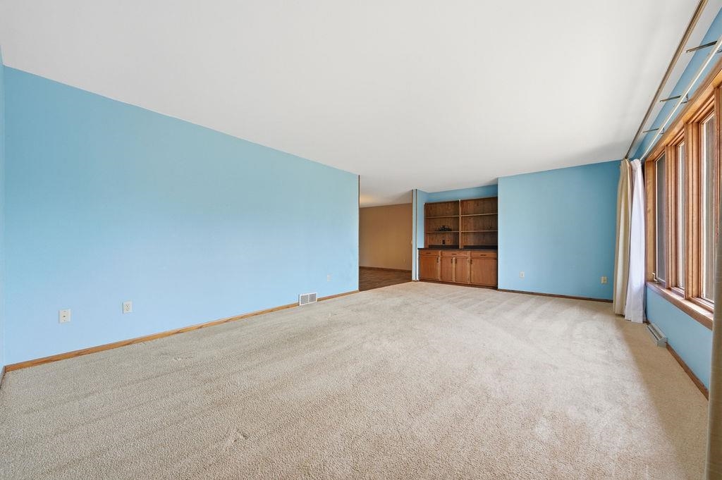 1307 N WOOD AVENUE, Marshfield, Wisconsin 54449, 5 Bedrooms Bedrooms, ,4 BathroomsBathrooms,Residential,For Sale,1307 N WOOD AVENUE,22600612