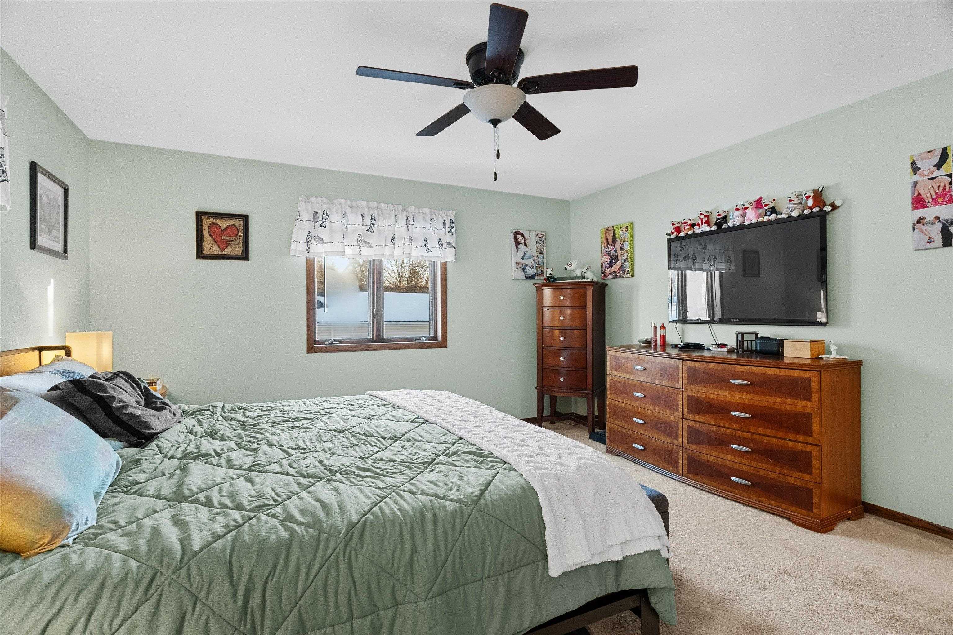 1307 N WOOD AVENUE, Marshfield, Wisconsin 54449, 5 Bedrooms Bedrooms, ,4 BathroomsBathrooms,Residential,For Sale,1307 N WOOD AVENUE,22600612