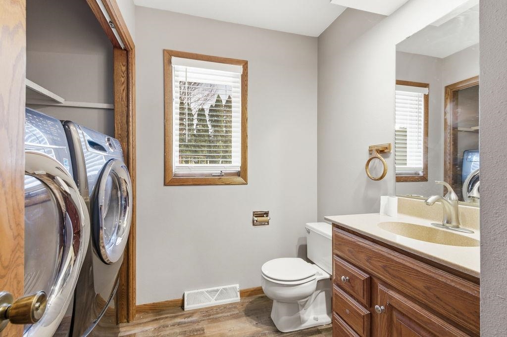 1307 N WOOD AVENUE, Marshfield, Wisconsin 54449, 5 Bedrooms Bedrooms, ,4 BathroomsBathrooms,Residential,For Sale,1307 N WOOD AVENUE,22600612