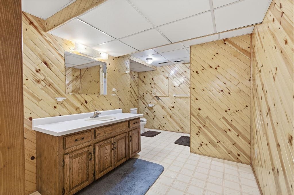 1307 N WOOD AVENUE, Marshfield, Wisconsin 54449, 5 Bedrooms Bedrooms, ,4 BathroomsBathrooms,Residential,For Sale,1307 N WOOD AVENUE,22600612