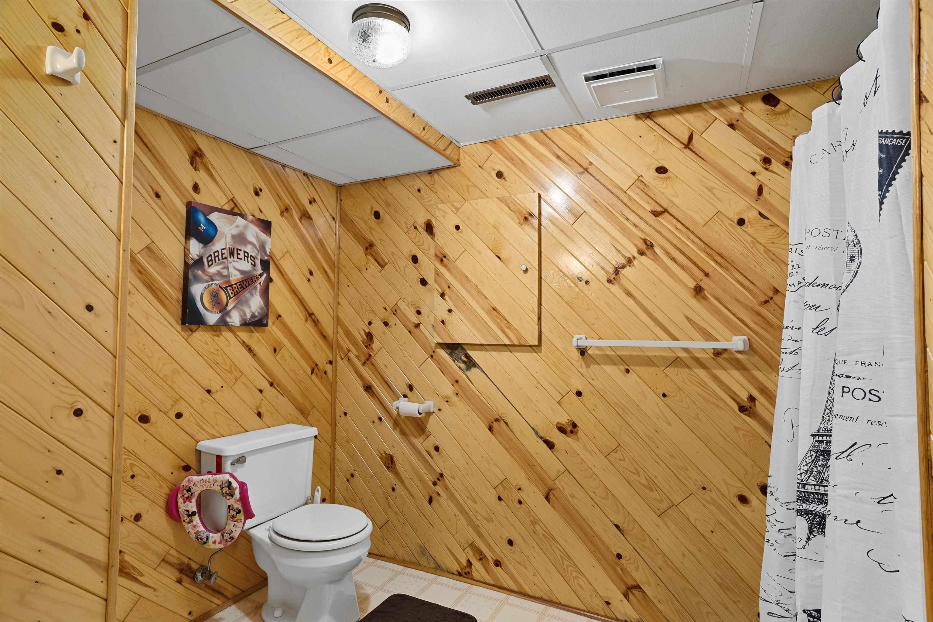 1307 N WOOD AVENUE, Marshfield, Wisconsin 54449, 5 Bedrooms Bedrooms, ,4 BathroomsBathrooms,Residential,For Sale,1307 N WOOD AVENUE,22600612