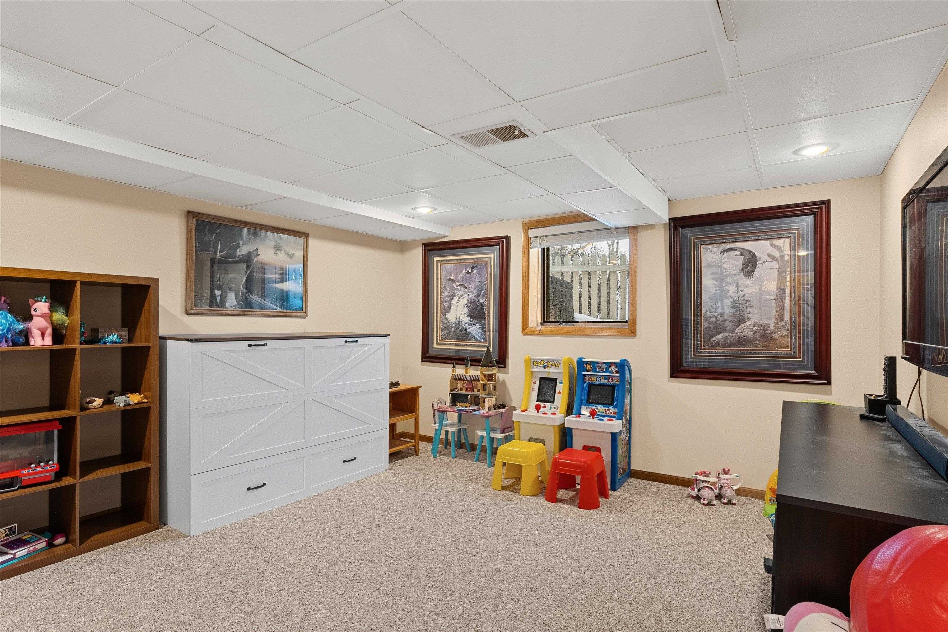 1307 N WOOD AVENUE, Marshfield, Wisconsin 54449, 5 Bedrooms Bedrooms, ,4 BathroomsBathrooms,Residential,For Sale,1307 N WOOD AVENUE,22600612