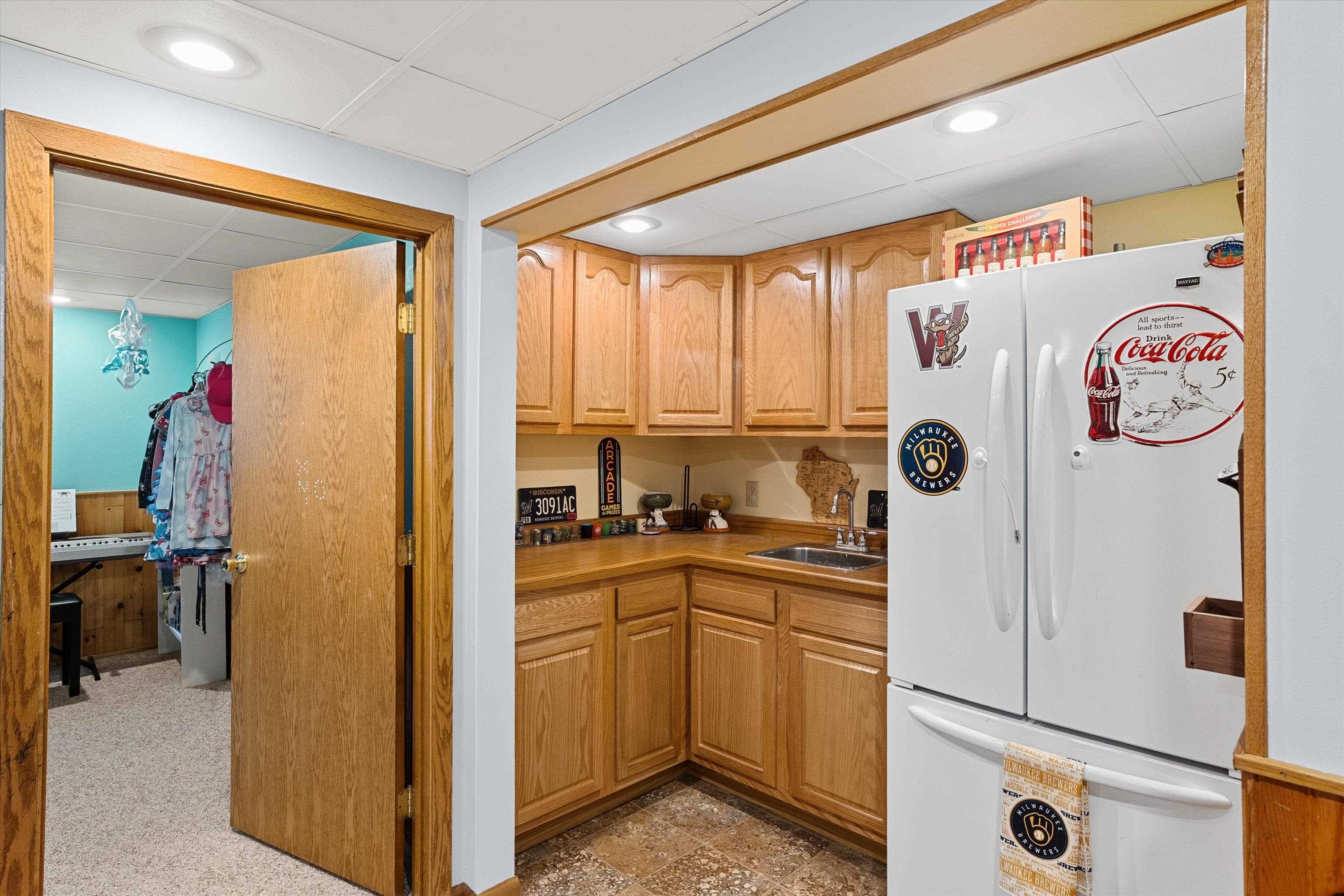 1307 N WOOD AVENUE, Marshfield, Wisconsin 54449, 5 Bedrooms Bedrooms, ,4 BathroomsBathrooms,Residential,For Sale,1307 N WOOD AVENUE,22600612