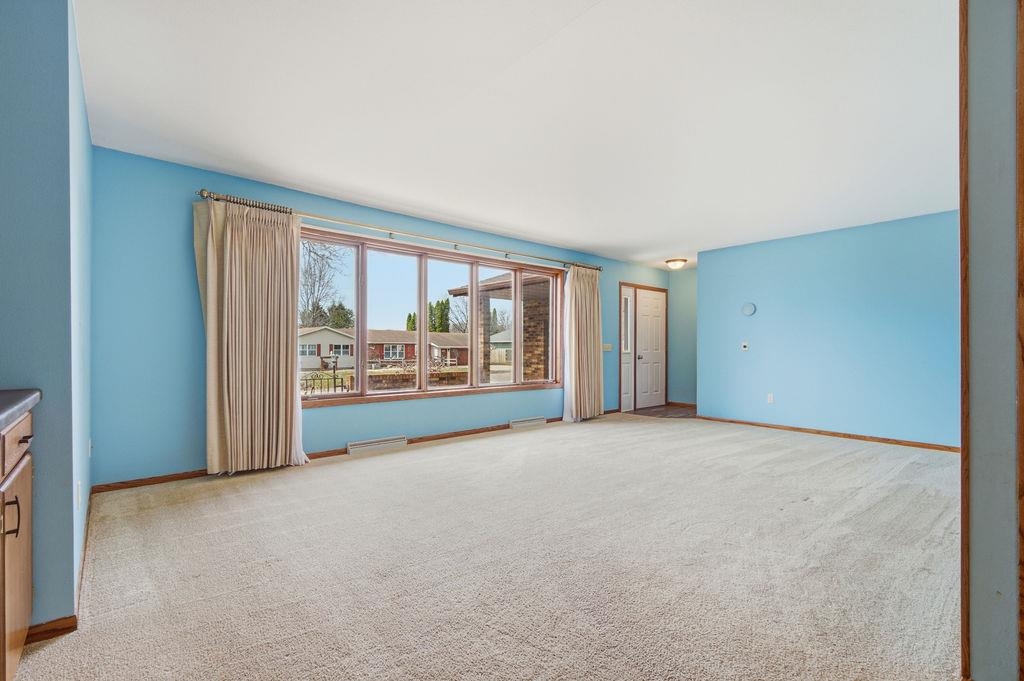 1307 N WOOD AVENUE, Marshfield, Wisconsin 54449, 5 Bedrooms Bedrooms, ,4 BathroomsBathrooms,Residential,For Sale,1307 N WOOD AVENUE,22600612