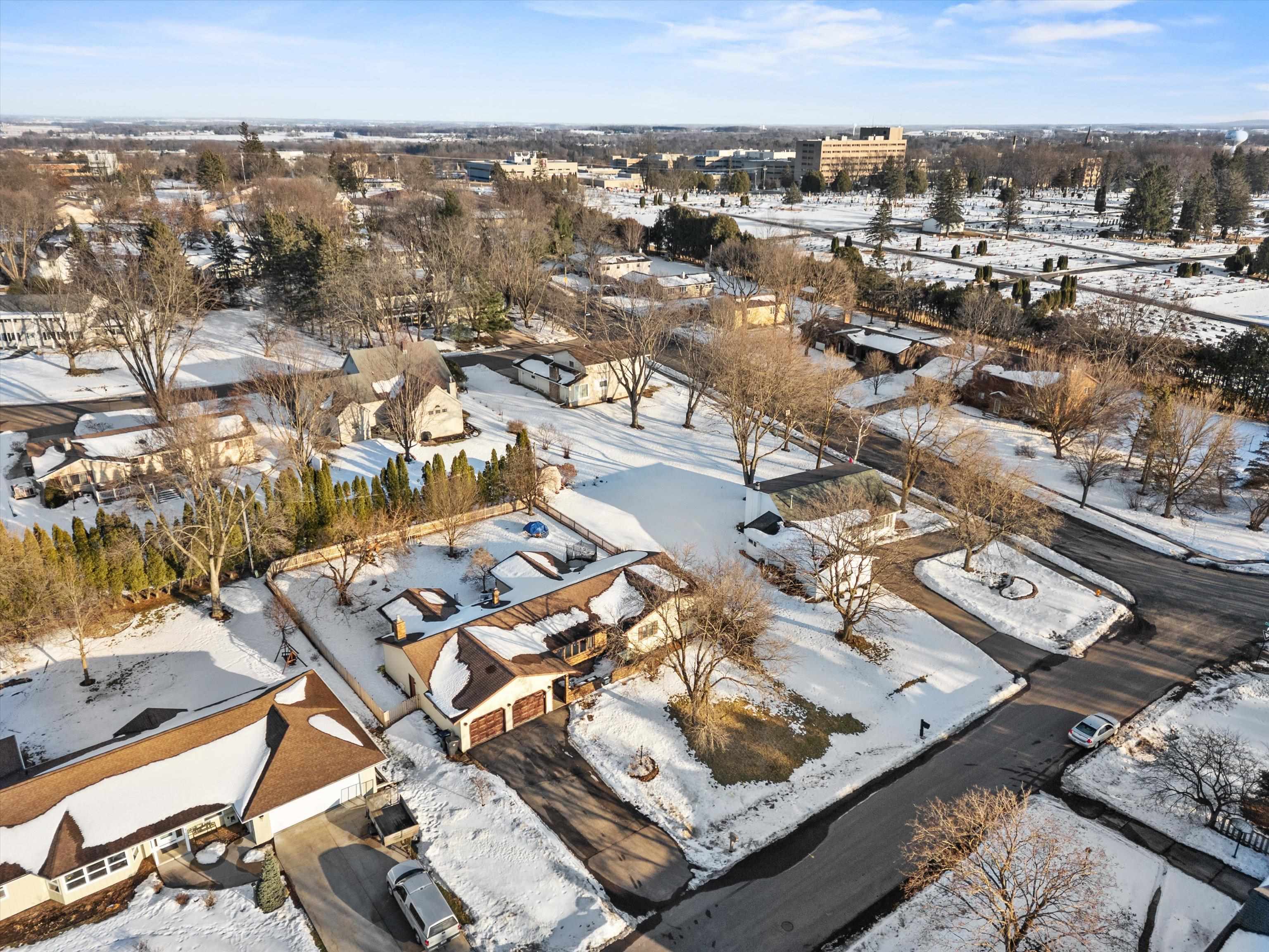 1307 N WOOD AVENUE, Marshfield, Wisconsin 54449, 5 Bedrooms Bedrooms, ,4 BathroomsBathrooms,Residential,For Sale,1307 N WOOD AVENUE,22600612