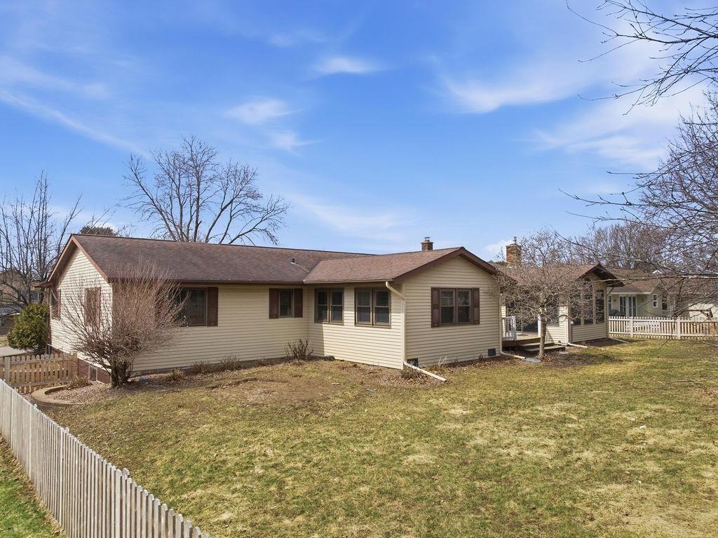 1307 N WOOD AVENUE, Marshfield, Wisconsin 54449, 5 Bedrooms Bedrooms, ,4 BathroomsBathrooms,Residential,For Sale,1307 N WOOD AVENUE,22600612