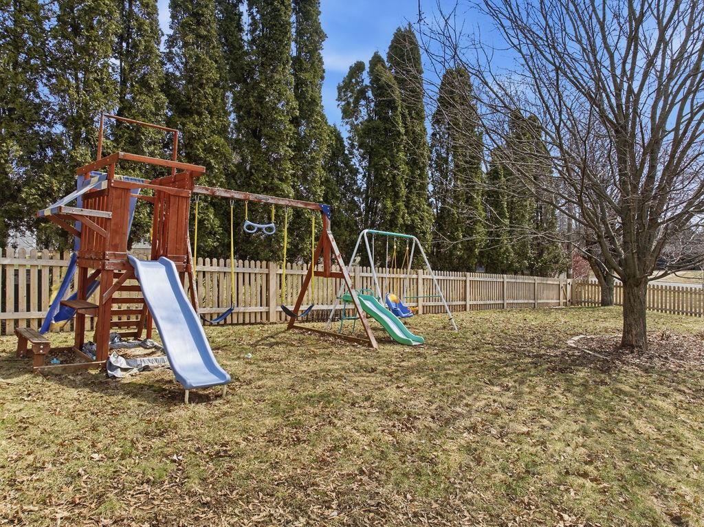 1307 N WOOD AVENUE, Marshfield, Wisconsin 54449, 5 Bedrooms Bedrooms, ,4 BathroomsBathrooms,Residential,For Sale,1307 N WOOD AVENUE,22600612