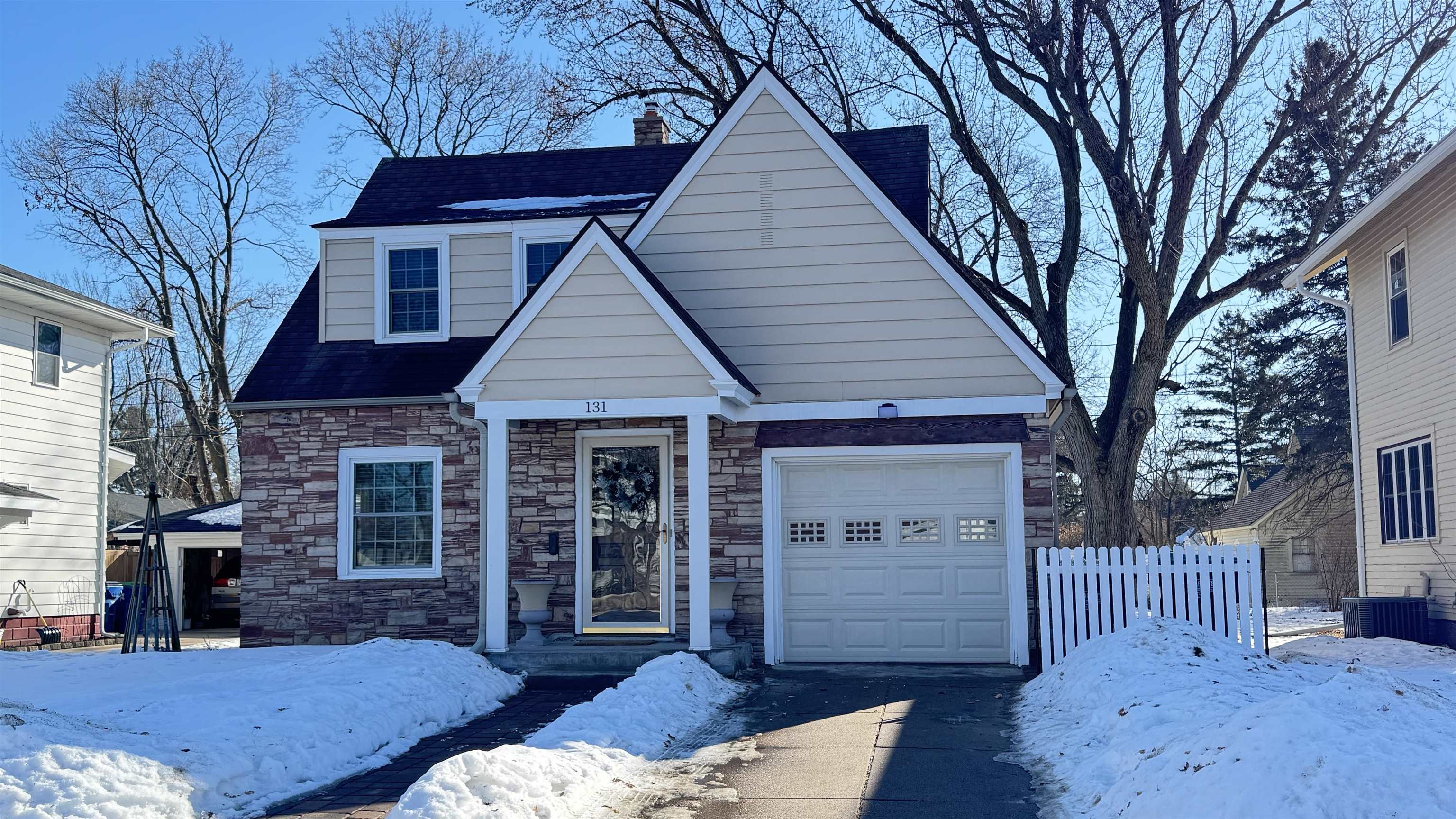 131 EAU CLAIRE BOULEVARD, Wausau, Wisconsin 54403, 2 Bedrooms Bedrooms, ,2 BathroomsBathrooms,Residential,For Sale,131 EAU CLAIRE BOULEVARD,22600614