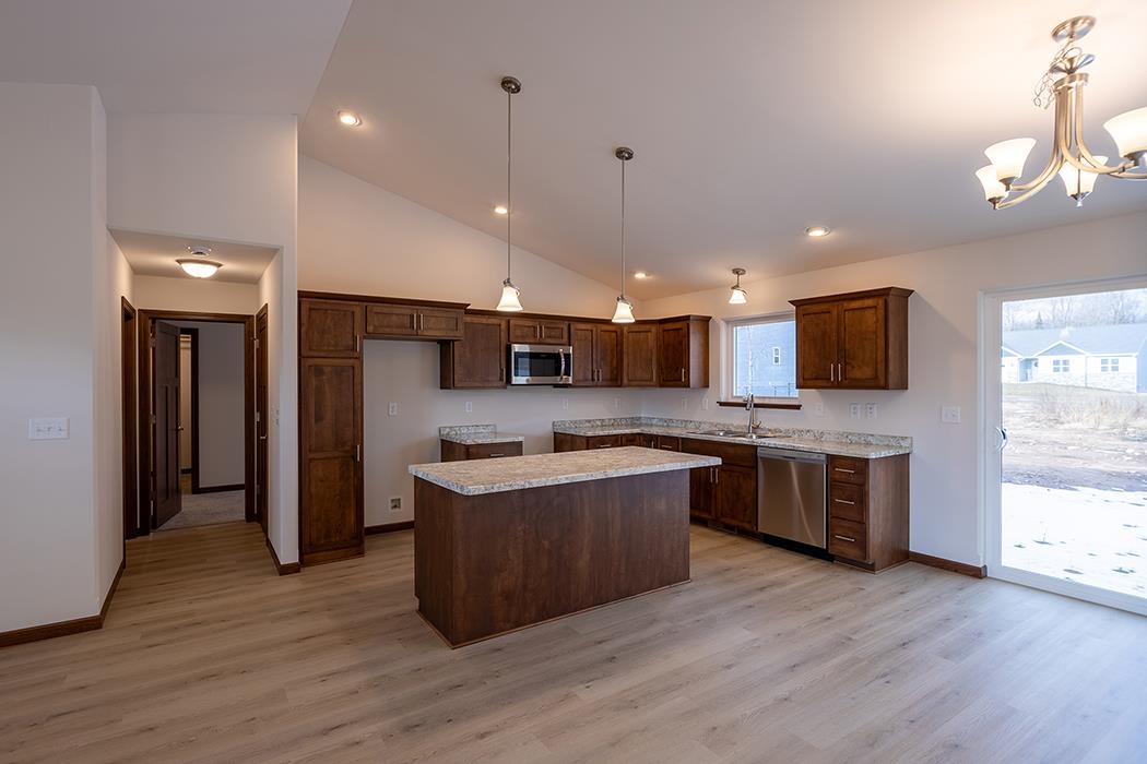 2200 S COTTONWOOD AVENUE, Marshfield, Wisconsin 54449, 3 Bedrooms Bedrooms, ,2 BathroomsBathrooms,Residential,For Sale,2200 S COTTONWOOD AVENUE,22600651