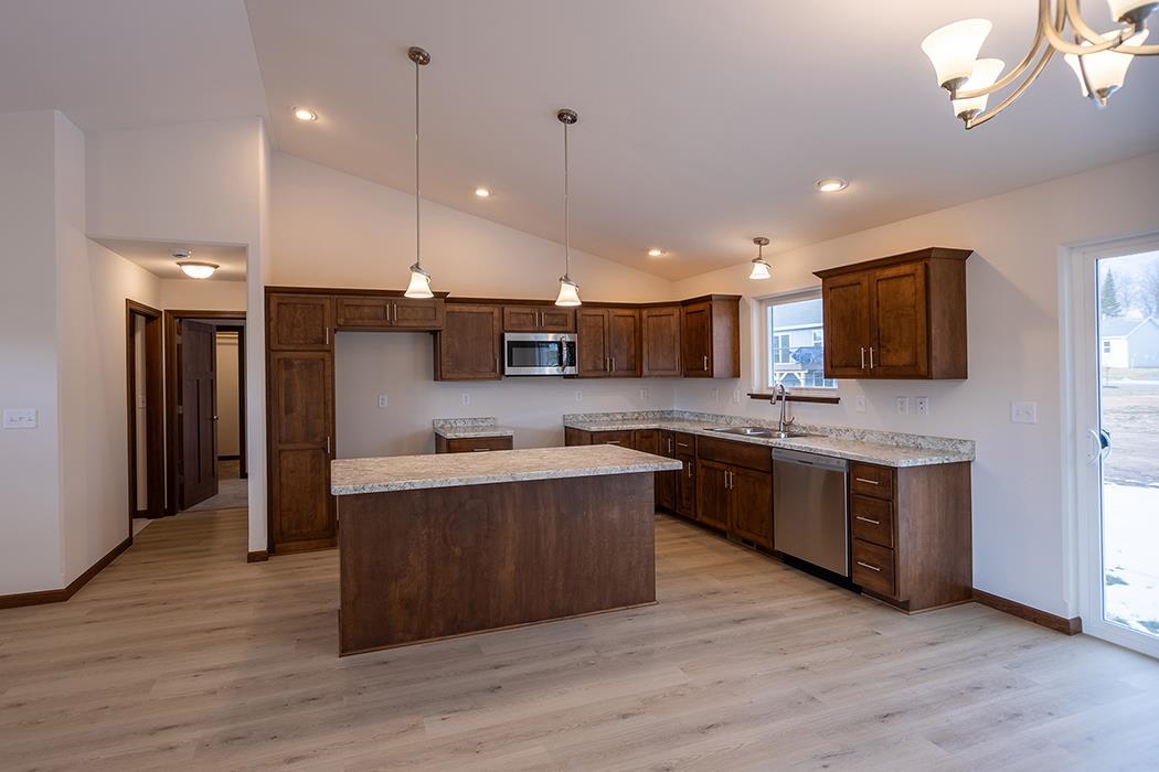 2200 S COTTONWOOD AVENUE, Marshfield, Wisconsin 54449, 3 Bedrooms Bedrooms, ,2 BathroomsBathrooms,Residential,For Sale,2200 S COTTONWOOD AVENUE,22600651