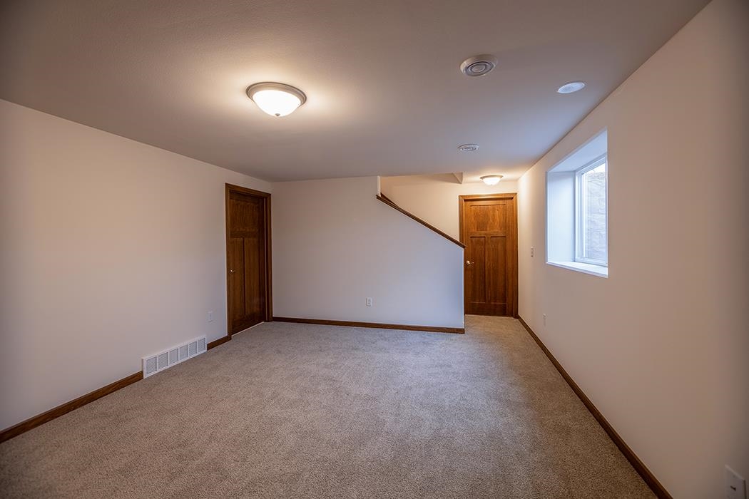 2200 S COTTONWOOD AVENUE, Marshfield, Wisconsin 54449, 3 Bedrooms Bedrooms, ,2 BathroomsBathrooms,Residential,For Sale,2200 S COTTONWOOD AVENUE,22600651