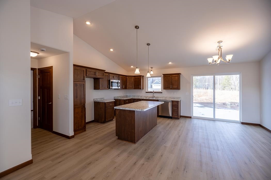 2200 S COTTONWOOD AVENUE, Marshfield, Wisconsin 54449, 3 Bedrooms Bedrooms, ,2 BathroomsBathrooms,Residential,For Sale,2200 S COTTONWOOD AVENUE,22600651