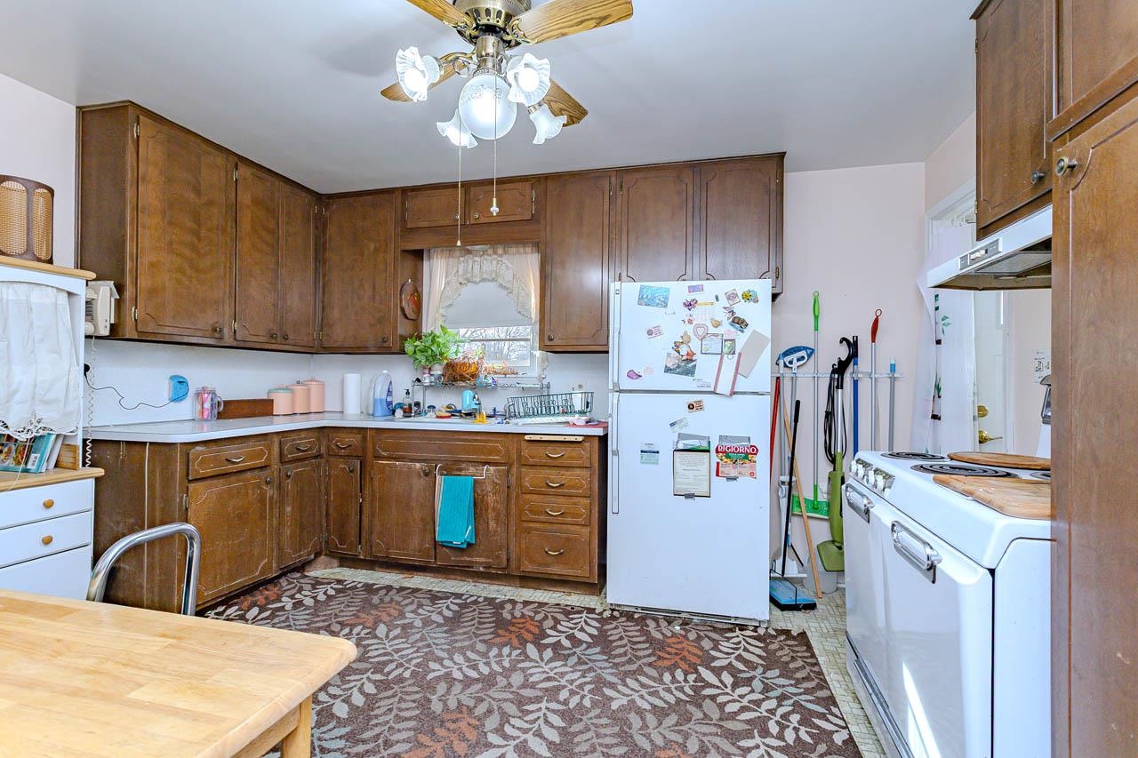 833 ROSS AVENUE, Wausau, Wisconsin 54403, 3 Bedrooms Bedrooms, ,1 BathroomBathrooms,Residential,For Sale,833 ROSS AVENUE,22600670