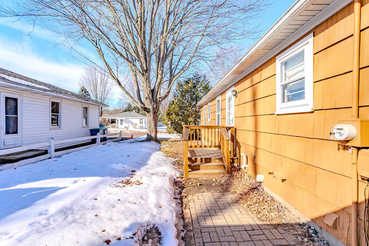 833 ROSS AVENUE, Wausau, Wisconsin 54403, 3 Bedrooms Bedrooms, ,1 BathroomBathrooms,Residential,For Sale,833 ROSS AVENUE,22600670