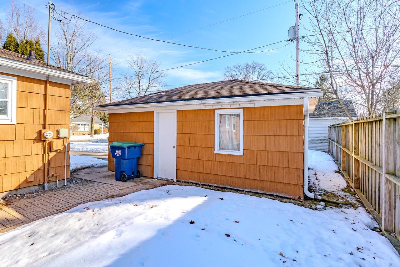 833 ROSS AVENUE, Wausau, Wisconsin 54403, 3 Bedrooms Bedrooms, ,1 BathroomBathrooms,Residential,For Sale,833 ROSS AVENUE,22600670