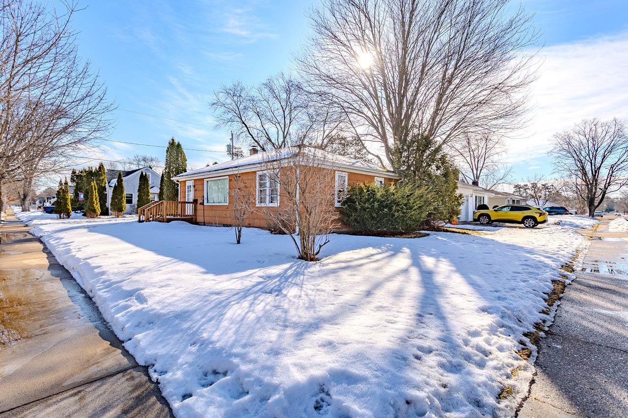 833 ROSS AVENUE, Wausau, Wisconsin 54403, 3 Bedrooms Bedrooms, ,1 BathroomBathrooms,Residential,For Sale,833 ROSS AVENUE,22600670