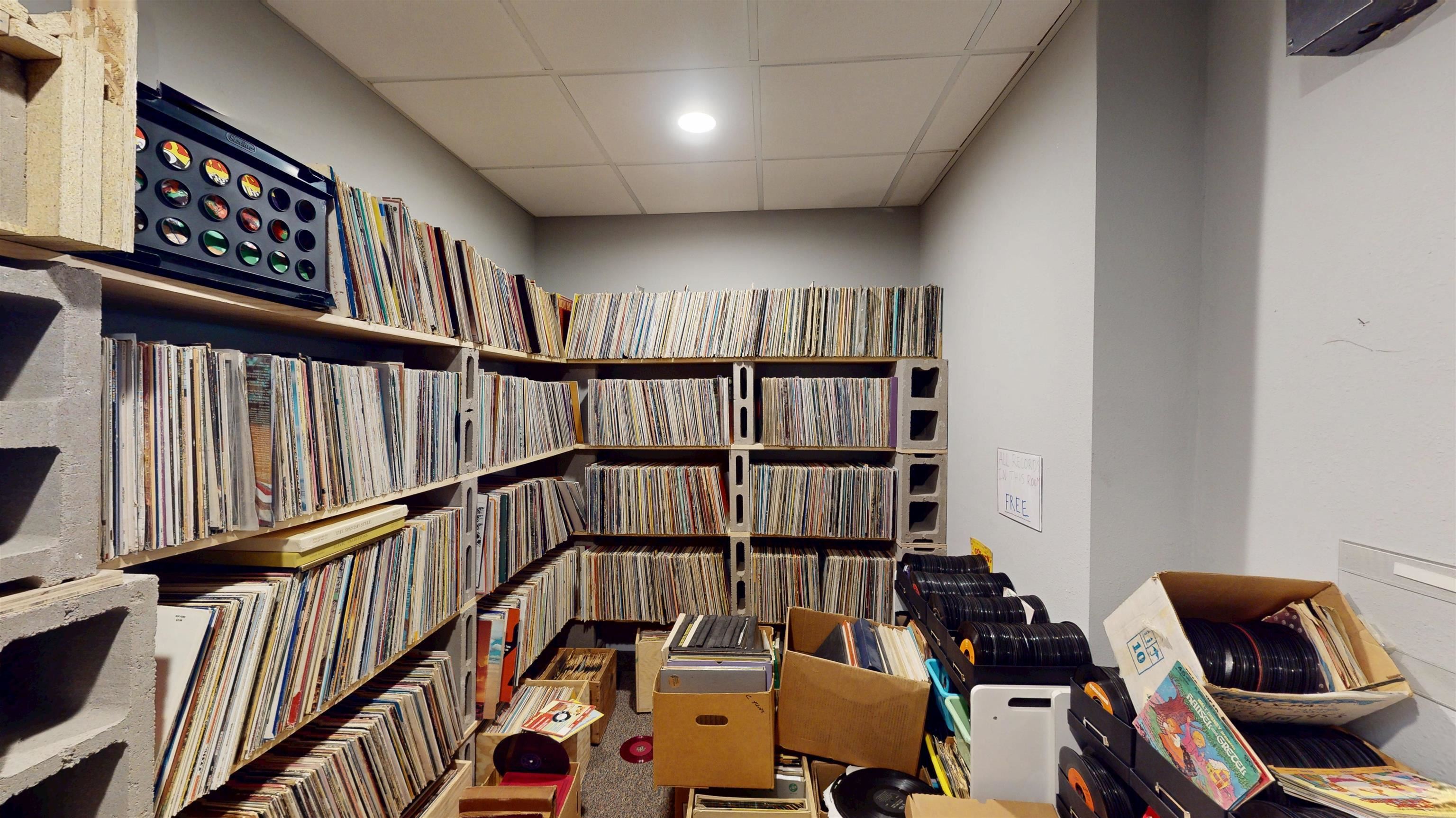 107 S CENTRAL AVENUE, Marshfield, Wisconsin 54449, ,Commercial/industrial,For Sale,107 S CENTRAL AVENUE,22600710