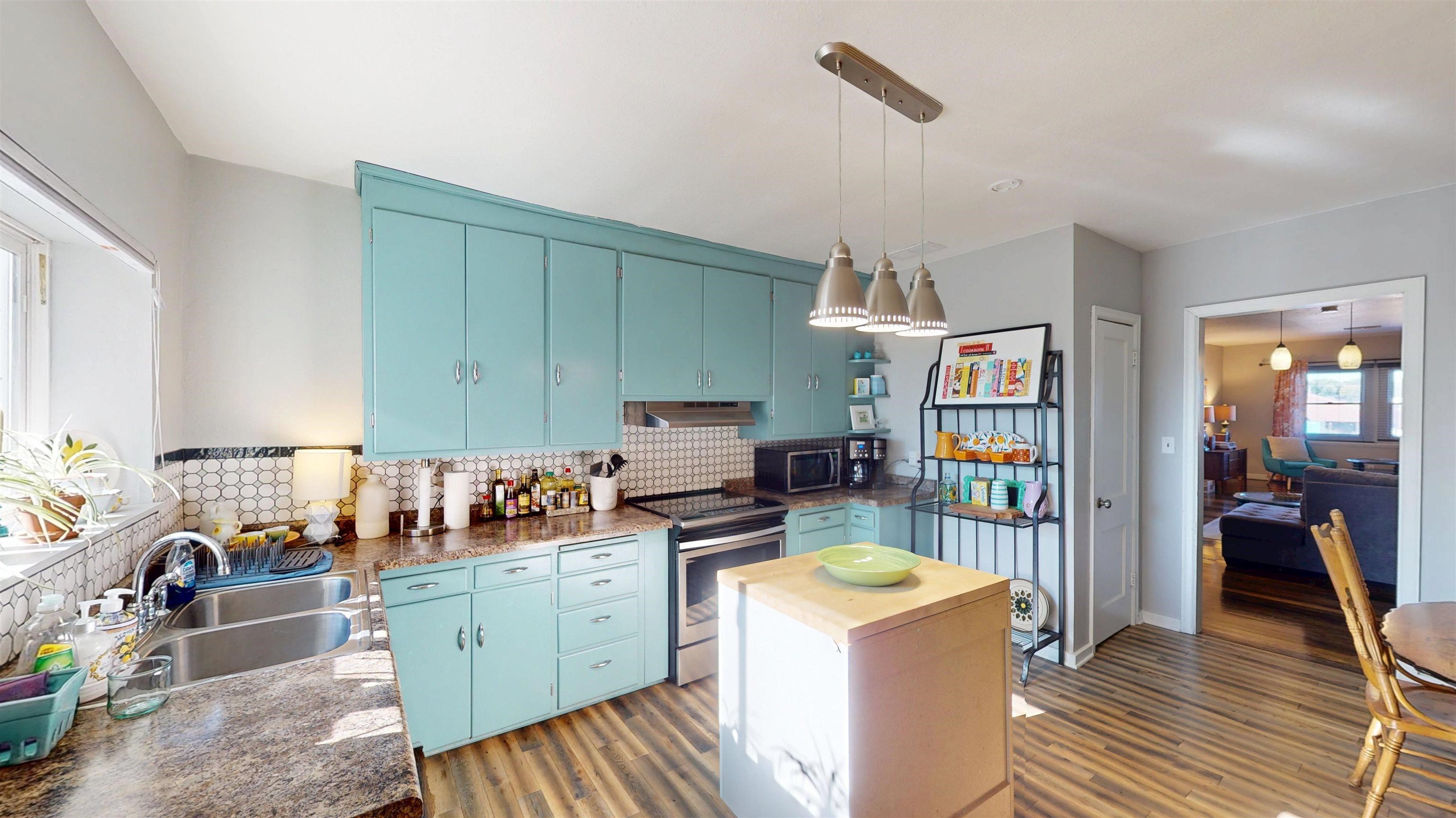 107 S CENTRAL AVENUE, Marshfield, Wisconsin 54449, ,Commercial/industrial,For Sale,107 S CENTRAL AVENUE,22600710