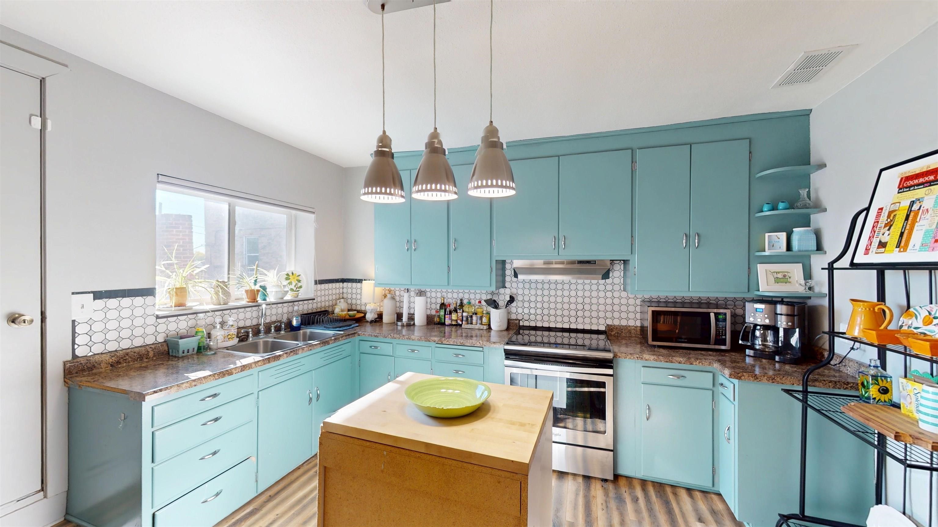 107 S CENTRAL AVENUE, Marshfield, Wisconsin 54449, ,Commercial/industrial,For Sale,107 S CENTRAL AVENUE,22600710