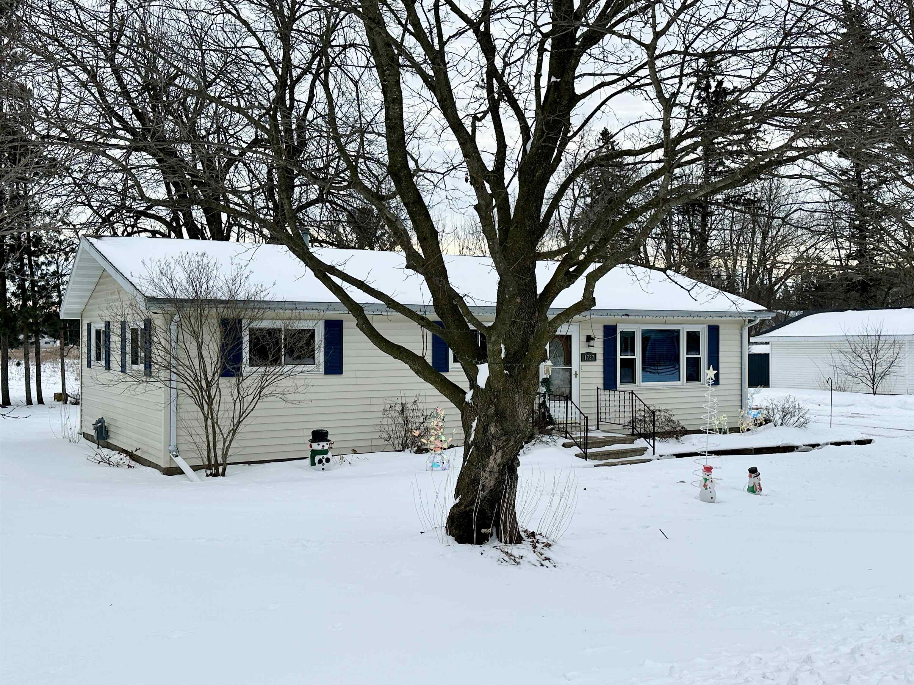 1727 N SUPERIOR STREET, Antigo, Wisconsin 54409, 3 Bedrooms Bedrooms, ,2 BathroomsBathrooms,Residential,For Sale,1727 N SUPERIOR STREET,22600716