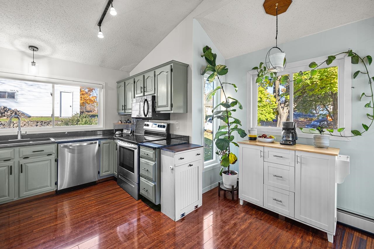 202 ARNOLD STREET, Rothschild, Wisconsin 54474, 4 Bedrooms Bedrooms, ,3 BathroomsBathrooms,Residential,For Sale,202 ARNOLD STREET,22600720