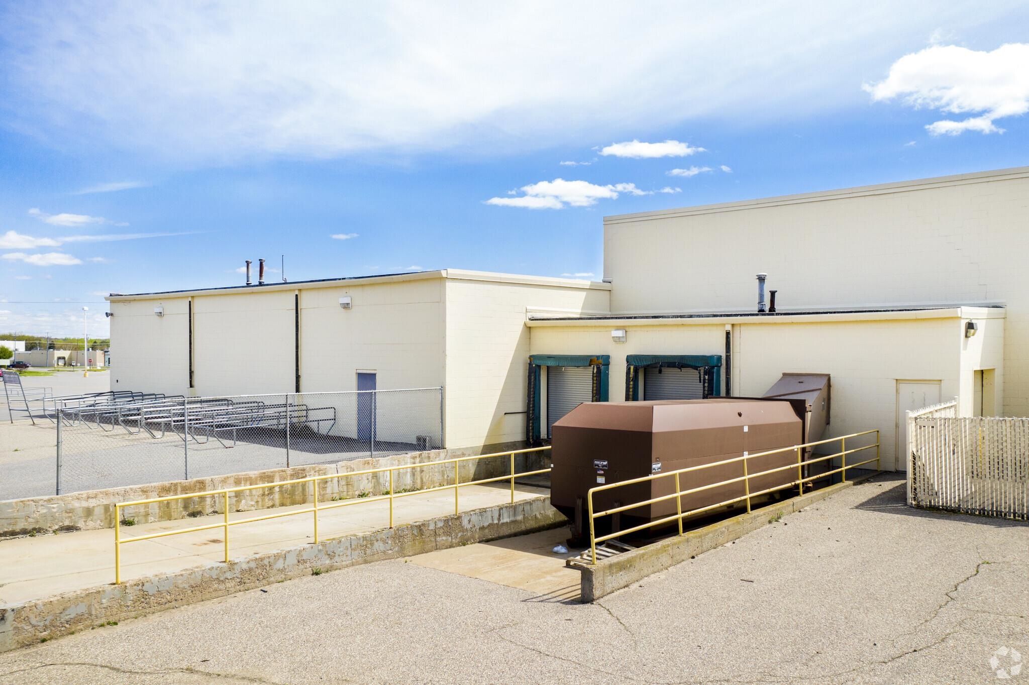 1306 N CENTRAL AVENUE, Marshfield, Wisconsin 54449, ,Commercial/industrial,For Rent,1306 N CENTRAL AVENUE,22600743