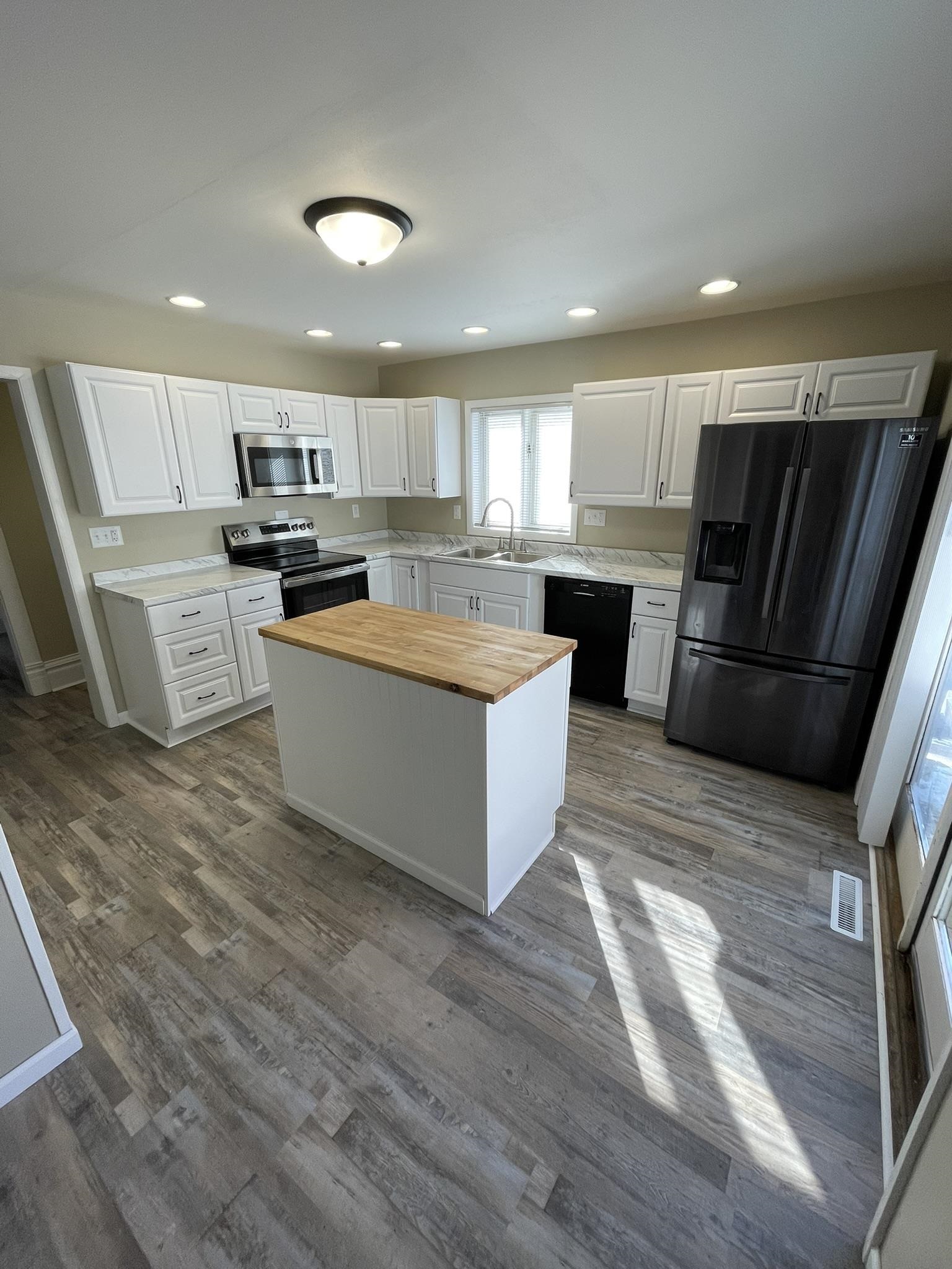 310 S 4TH AVENUE, Wausau, Wisconsin 54401, 4 Bedrooms Bedrooms, ,1 BathroomBathrooms,Residential,For Sale,310 S 4TH AVENUE,22600746