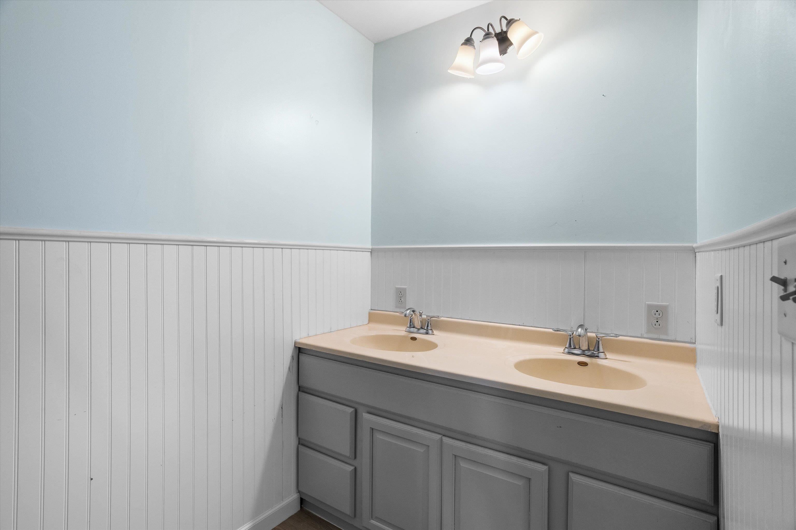 9035 COUNTY ROAD N, Marshfield, Wisconsin 54449, 5 Bedrooms Bedrooms, ,3 BathroomsBathrooms,Residential,For Sale,9035 COUNTY ROAD N,22600757