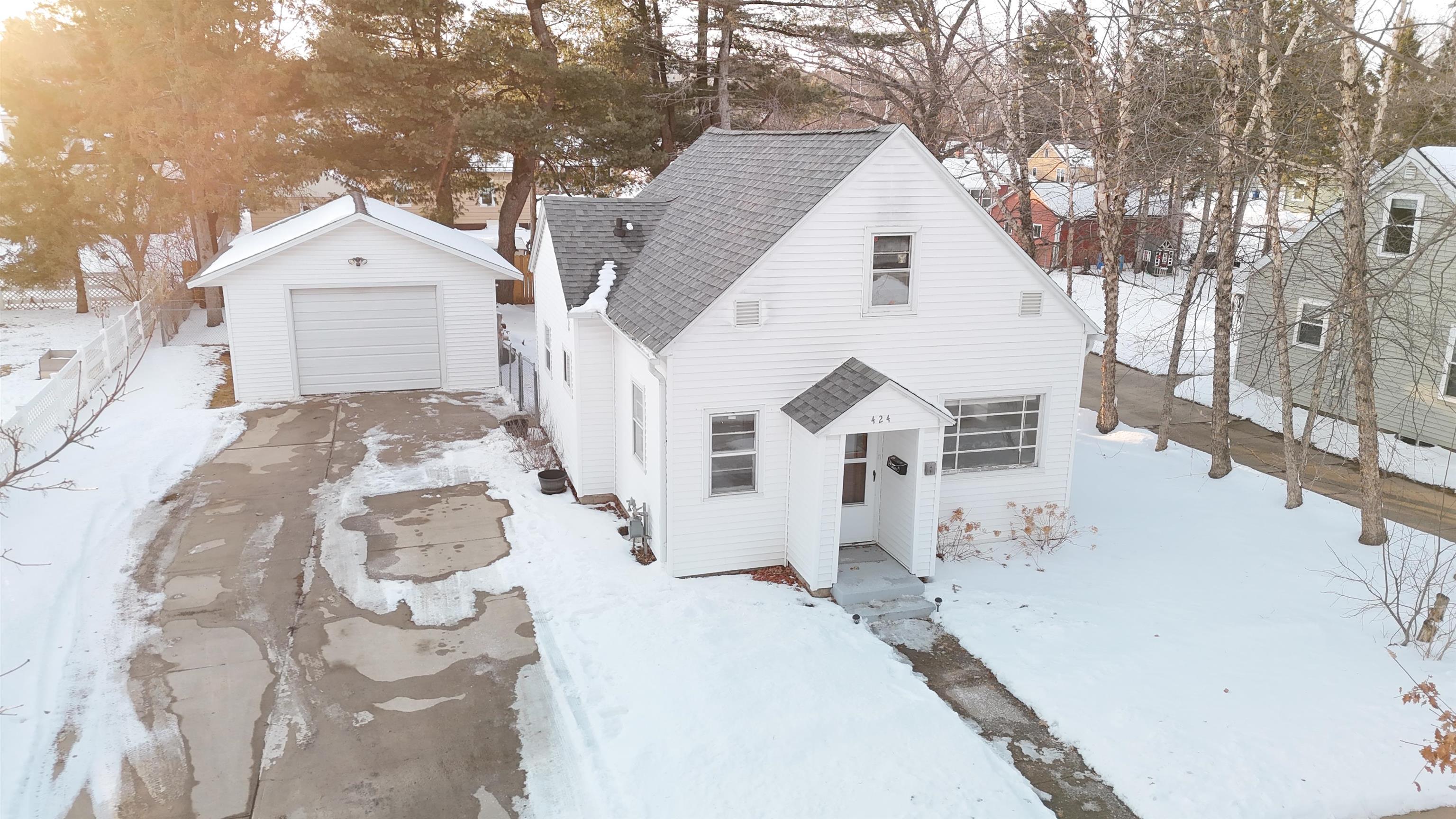 424 N 8TH AVENUE, Wausau, Wisconsin 54401, 2 Bedrooms Bedrooms, ,1 BathroomBathrooms,Residential,For Sale,424 N 8TH AVENUE,22600758