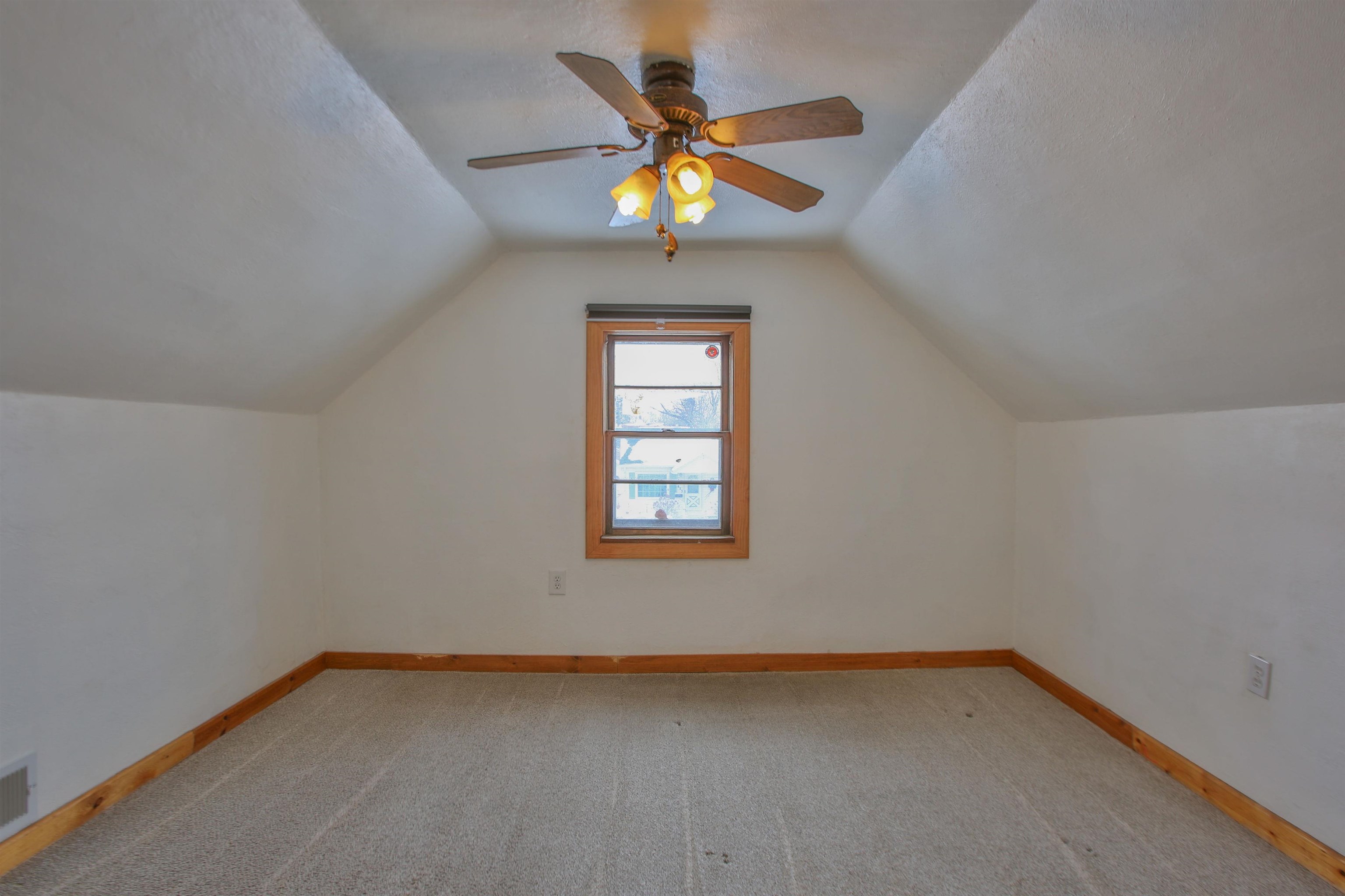 424 N 8TH AVENUE, Wausau, Wisconsin 54401, 2 Bedrooms Bedrooms, ,1 BathroomBathrooms,Residential,For Sale,424 N 8TH AVENUE,22600758