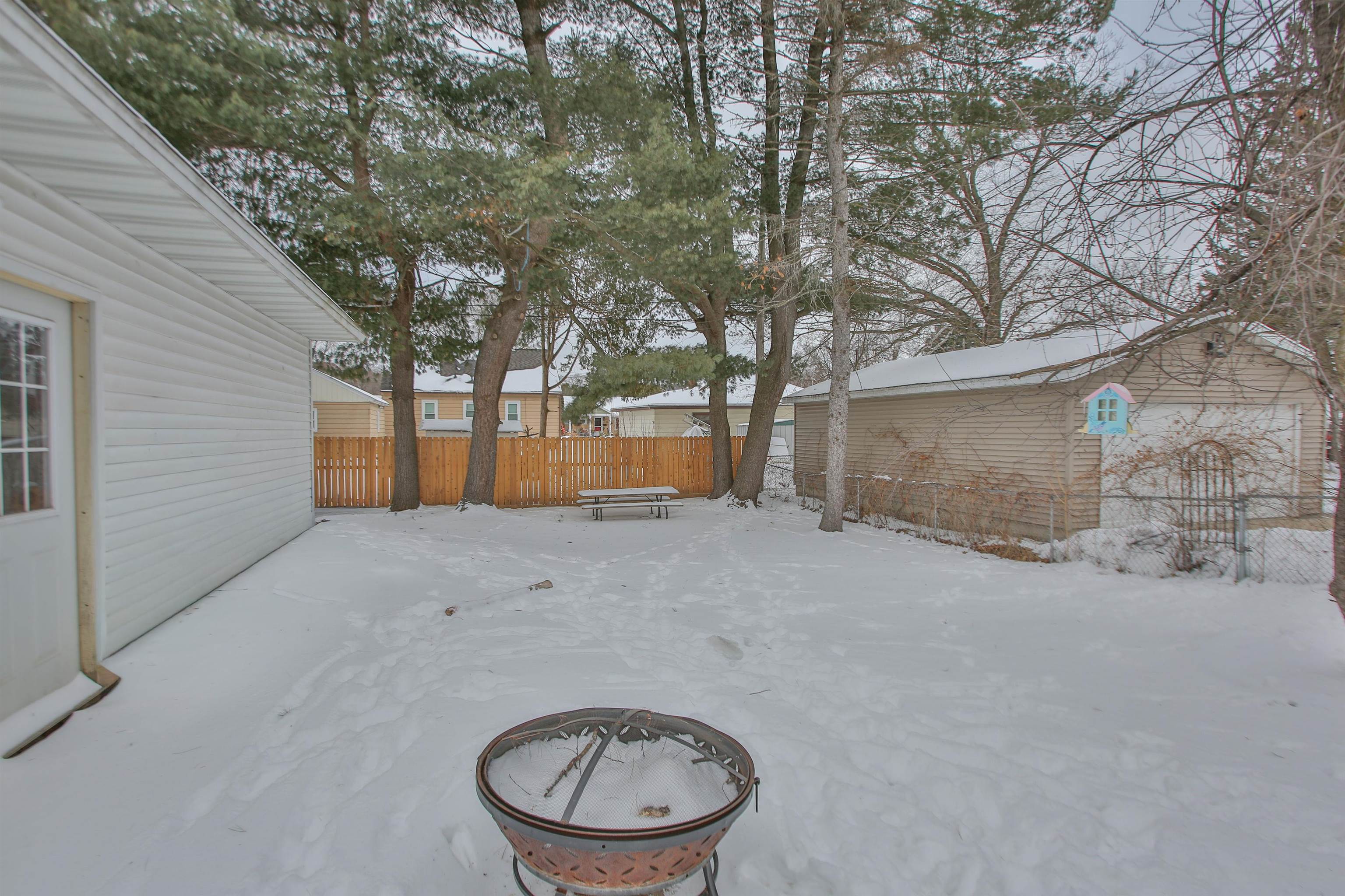 424 N 8TH AVENUE, Wausau, Wisconsin 54401, 2 Bedrooms Bedrooms, ,1 BathroomBathrooms,Residential,For Sale,424 N 8TH AVENUE,22600758