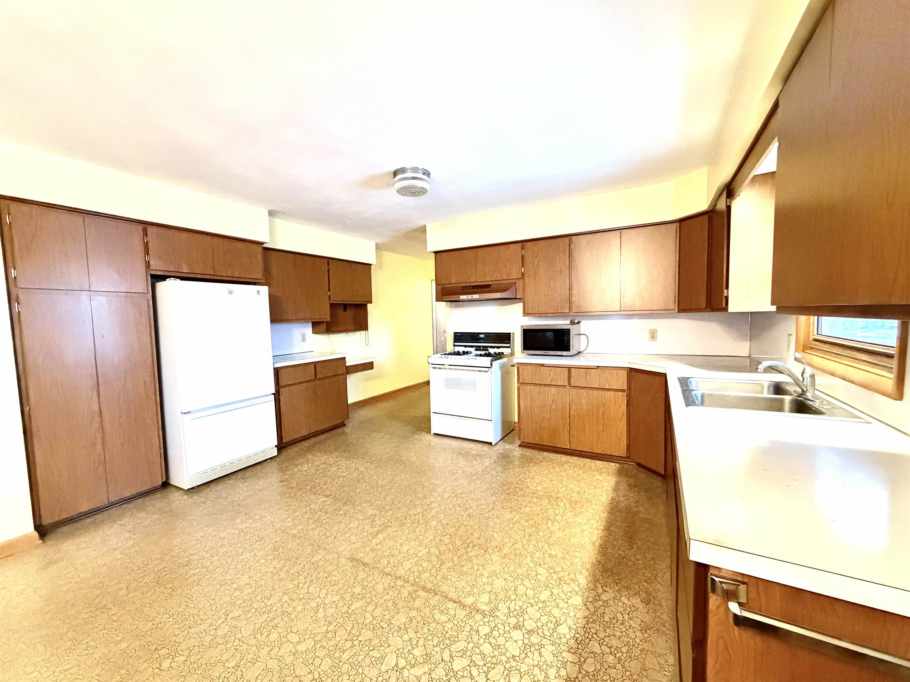 8201 COUNTY ROAD Y, Marshfield, Wisconsin 54449, 3 Bedrooms Bedrooms, ,1 BathroomBathrooms,Residential,For Sale,8201 COUNTY ROAD Y,22600759