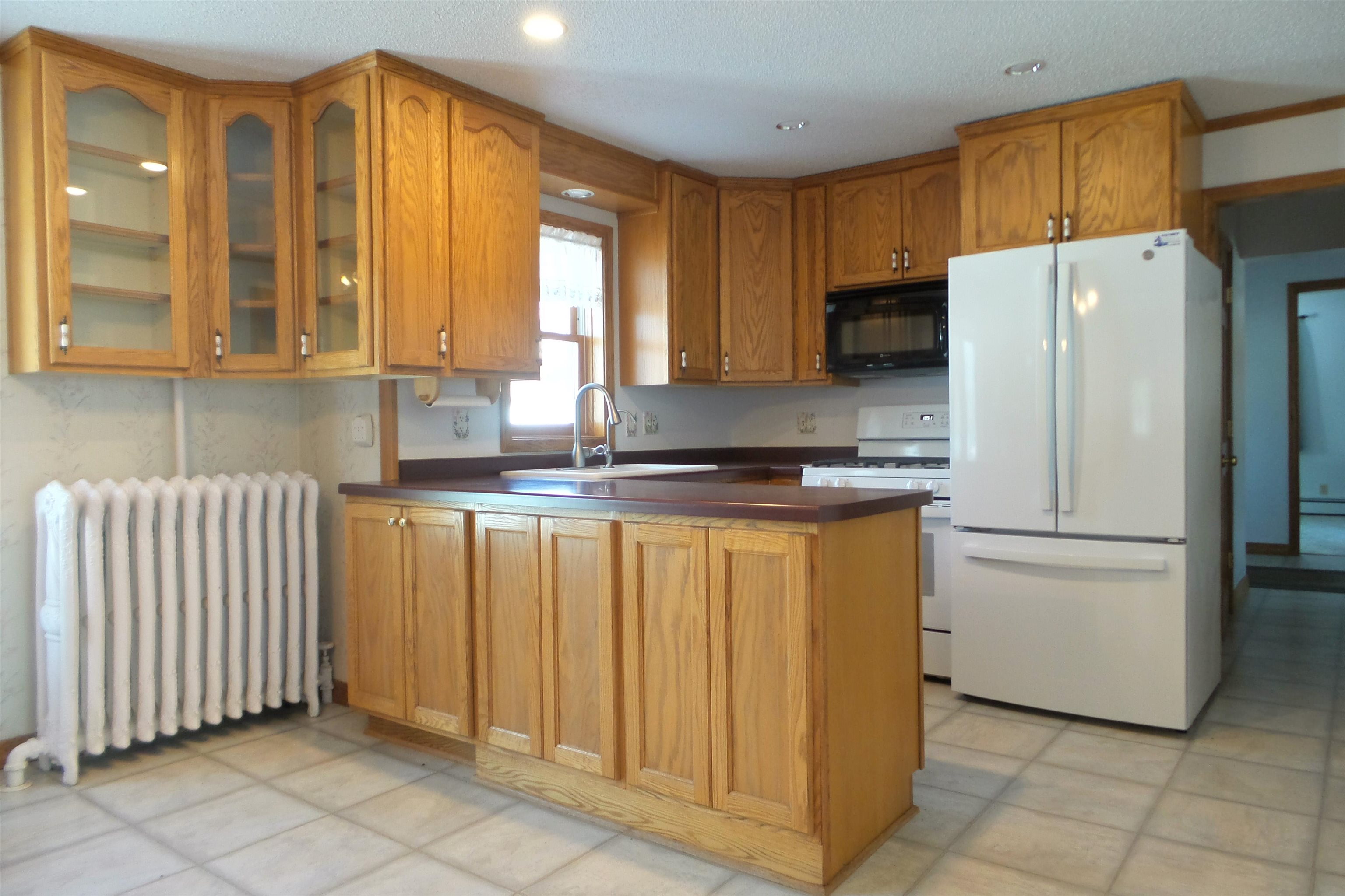 122 W SPRUCE STREET, Abbotsford, Wisconsin 54405, ,Multi-family,For Sale,122 W SPRUCE STREET,22600768