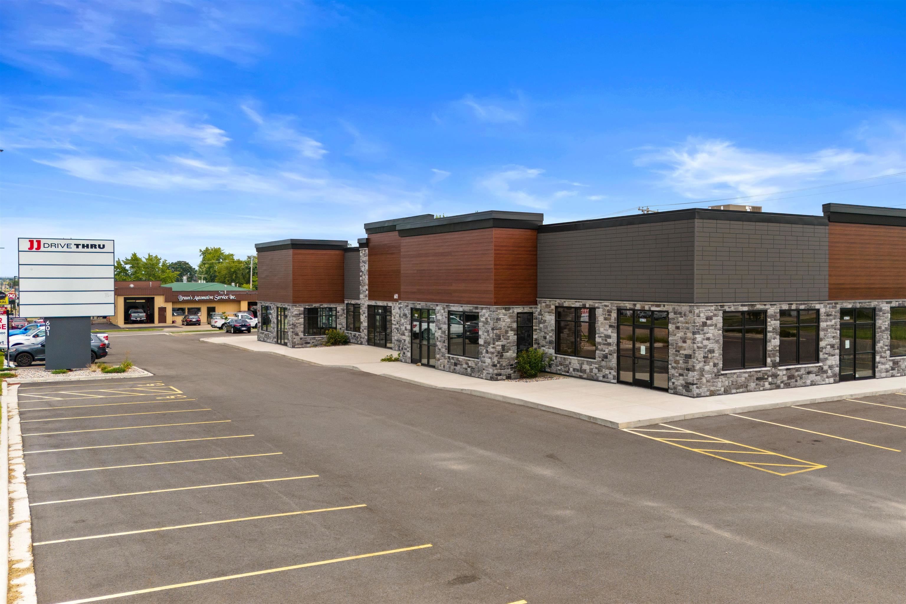 603 - 613 N CENTRAL AVENUE, Marshfield, Wisconsin 54449, ,Commercial/industrial,For Rent,603 - 613 N CENTRAL AVENUE,22600783
