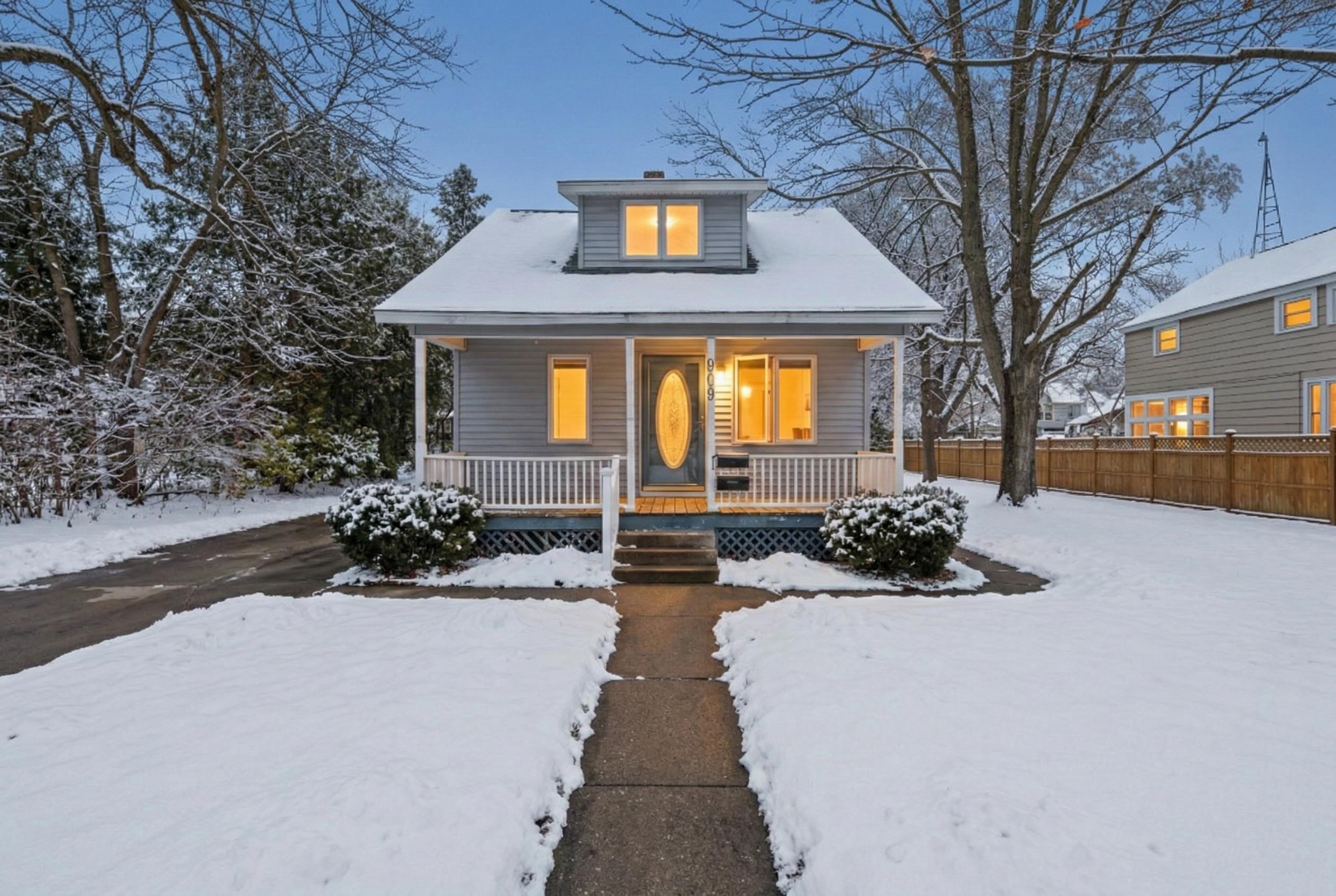 909 ILLINOIS AVENUE, Stevens Point, Wisconsin 54481, 2 Bedrooms Bedrooms, ,2 BathroomsBathrooms,Residential,For Sale,909 ILLINOIS AVENUE,22600786