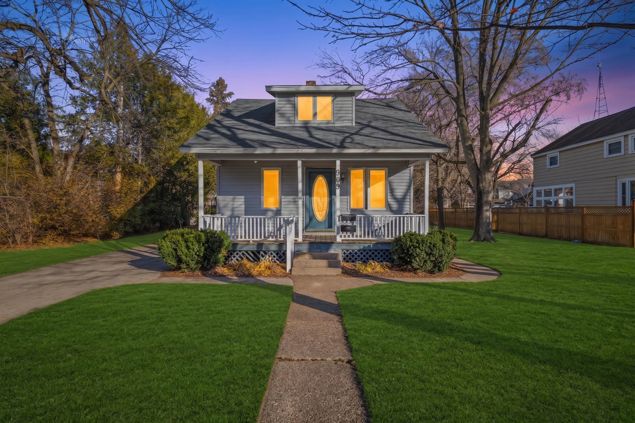 909 ILLINOIS AVENUE, Stevens Point, Wisconsin 54481, 2 Bedrooms Bedrooms, ,2 BathroomsBathrooms,Residential,For Sale,909 ILLINOIS AVENUE,22600786