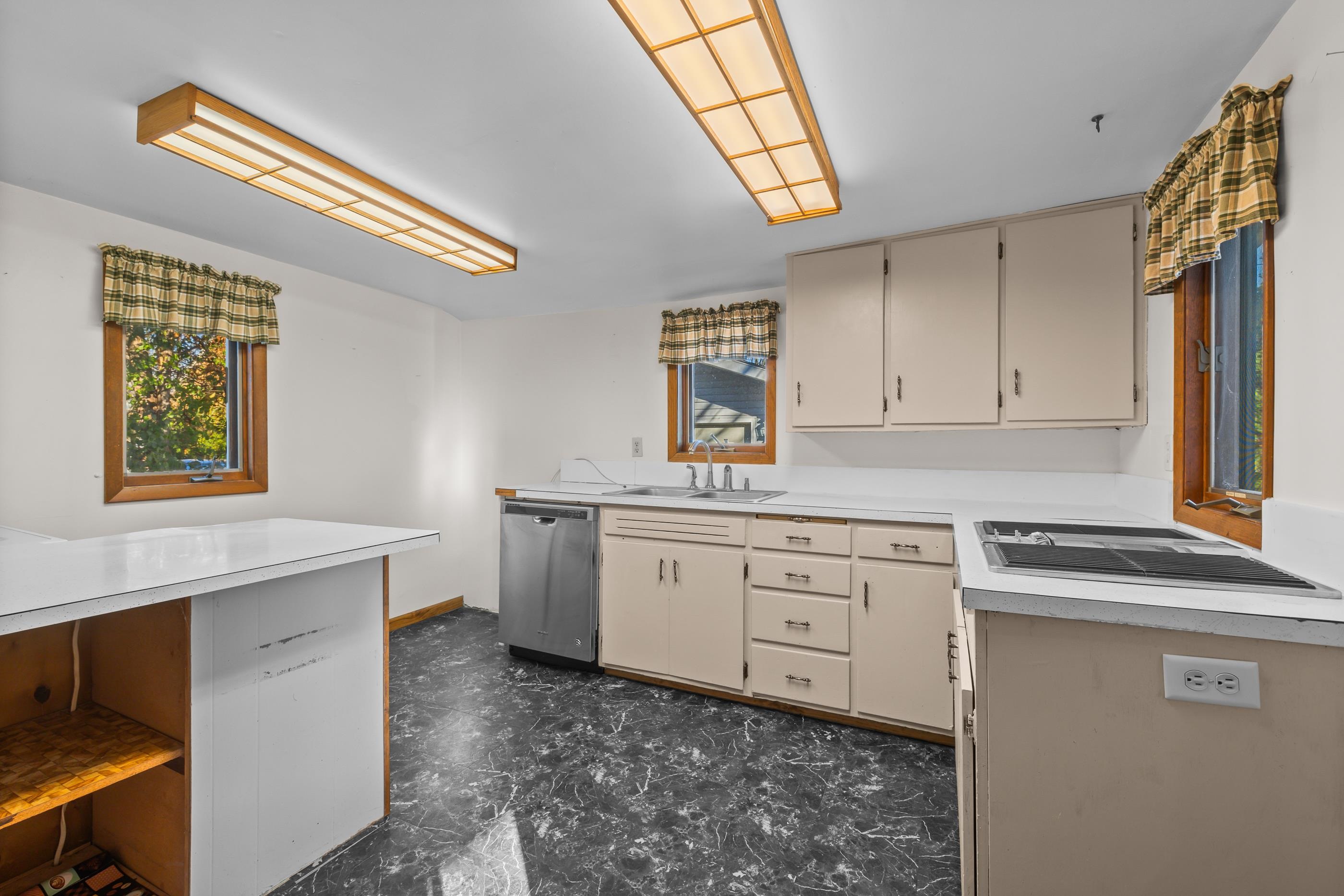 909 ILLINOIS AVENUE, Stevens Point, Wisconsin 54481, 2 Bedrooms Bedrooms, ,2 BathroomsBathrooms,Residential,For Sale,909 ILLINOIS AVENUE,22600786