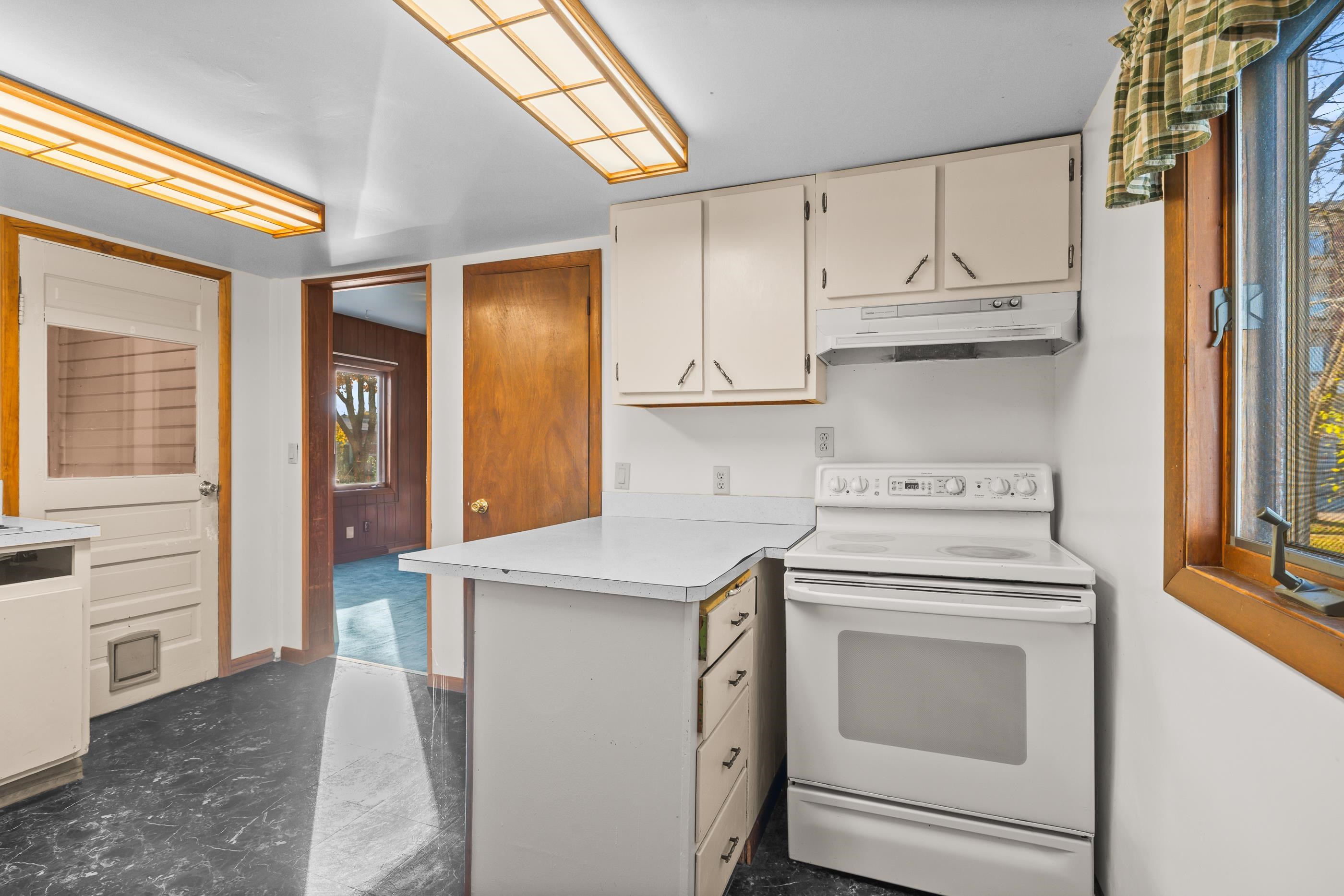 909 ILLINOIS AVENUE, Stevens Point, Wisconsin 54481, 2 Bedrooms Bedrooms, ,2 BathroomsBathrooms,Residential,For Sale,909 ILLINOIS AVENUE,22600786