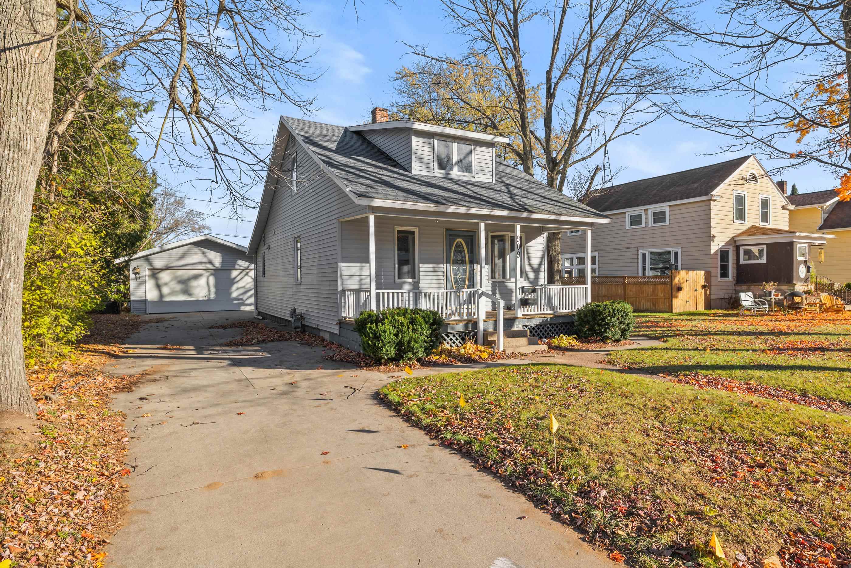 909 ILLINOIS AVENUE, Stevens Point, Wisconsin 54481, 2 Bedrooms Bedrooms, ,2 BathroomsBathrooms,Residential,For Sale,909 ILLINOIS AVENUE,22600786