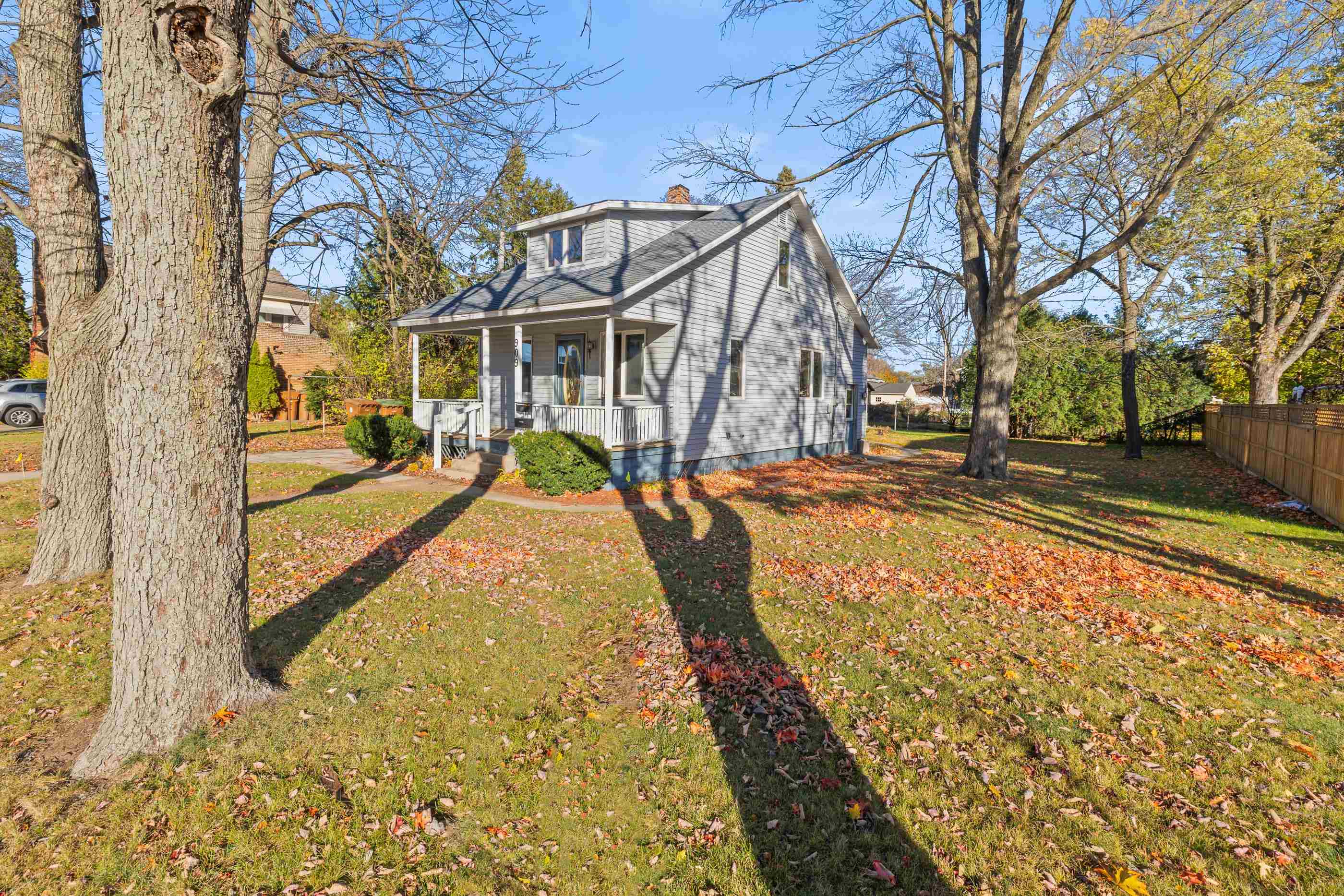 909 ILLINOIS AVENUE, Stevens Point, Wisconsin 54481, 2 Bedrooms Bedrooms, ,2 BathroomsBathrooms,Residential,For Sale,909 ILLINOIS AVENUE,22600786